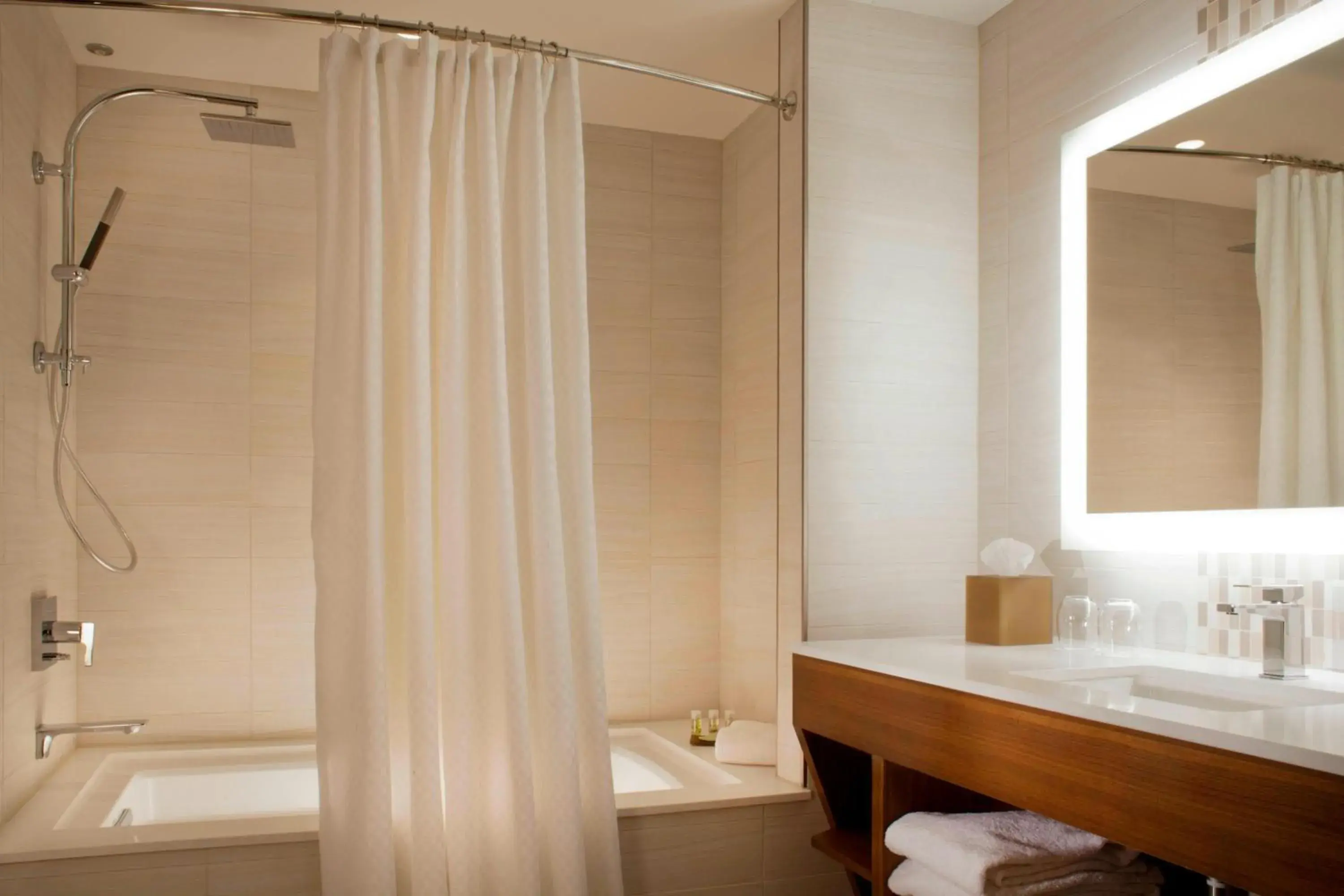 2 Queen Beds, Traditional Guest Room in The Westin Dallas Downtown 2 Queen Beds, Traditional Guest Room in The Westin Dallas Downtown