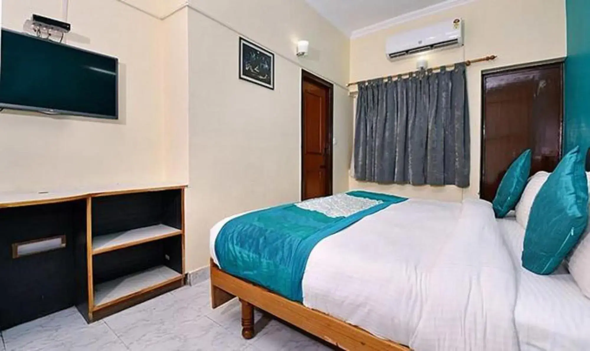 Superior Double Room - single occupancy in FabExpress Central Park Superior Double Room - single occupancy in FabExpress Central Park