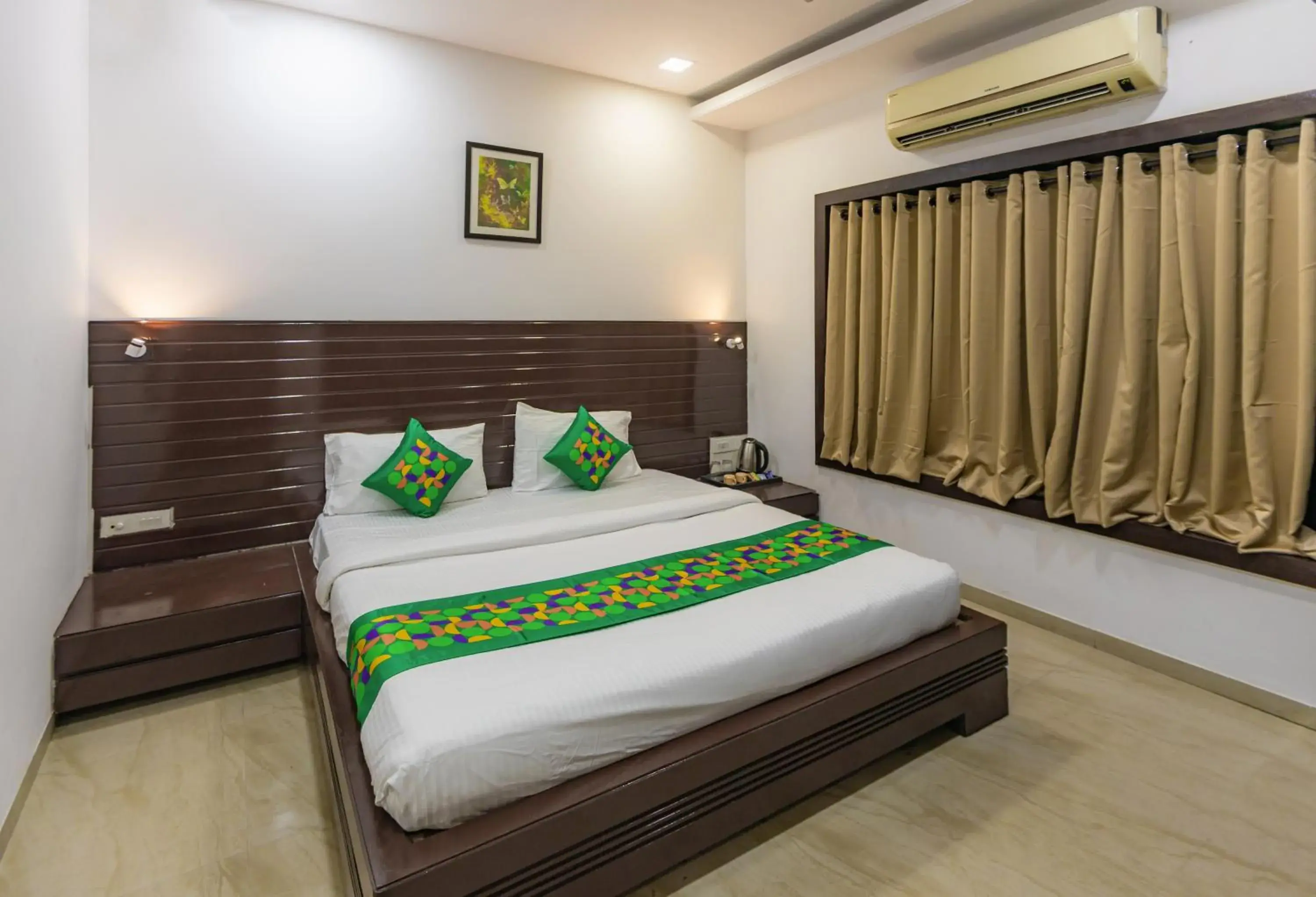 Standard Double Room - single occupancy in Treebo Shembekars Inn Standard Double Room - single occupancy in Treebo Shembekars Inn