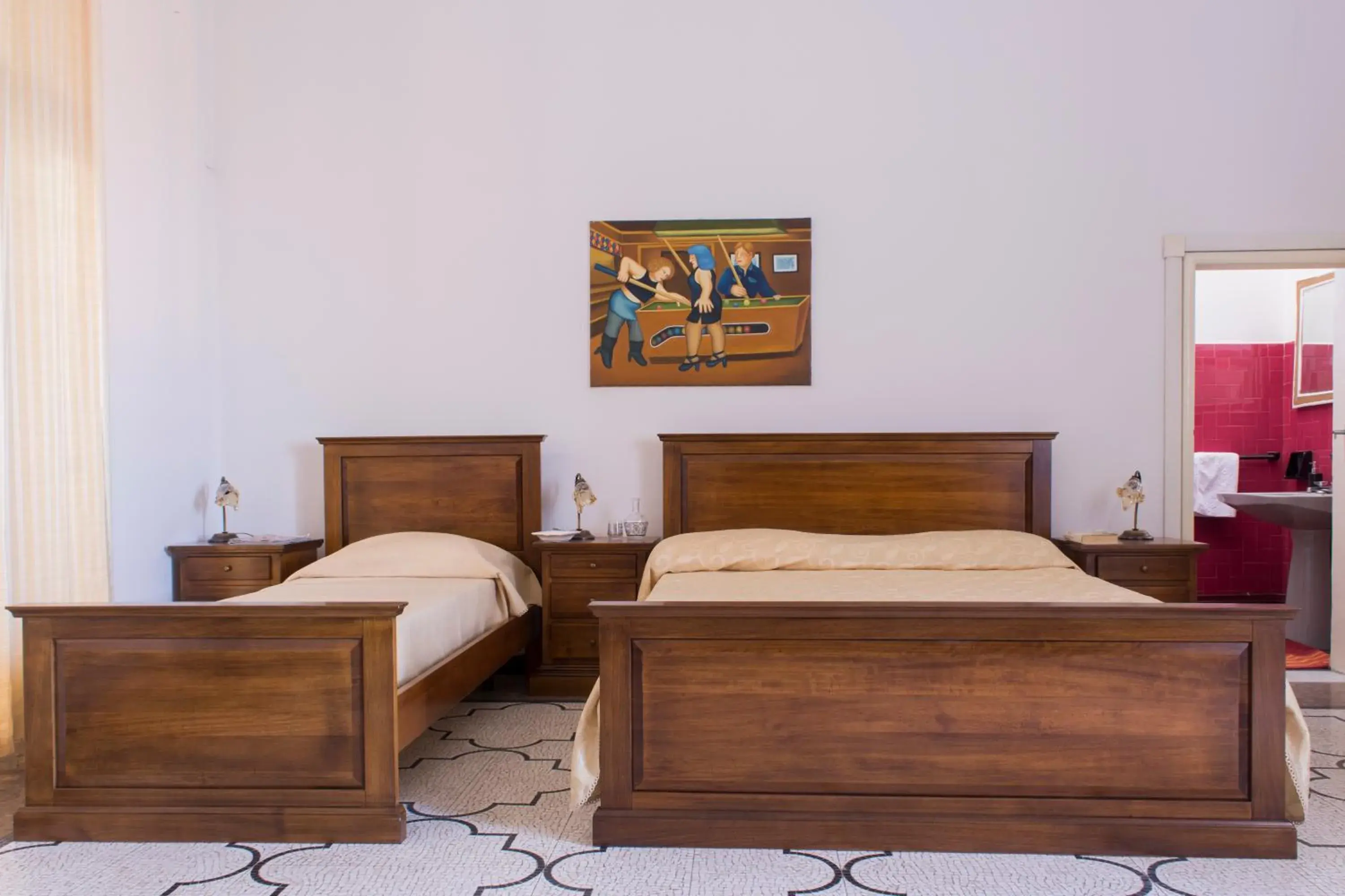 Triple Room with Private Bathroom in 100 Craste Triple Room with Private Bathroom in 100 Craste