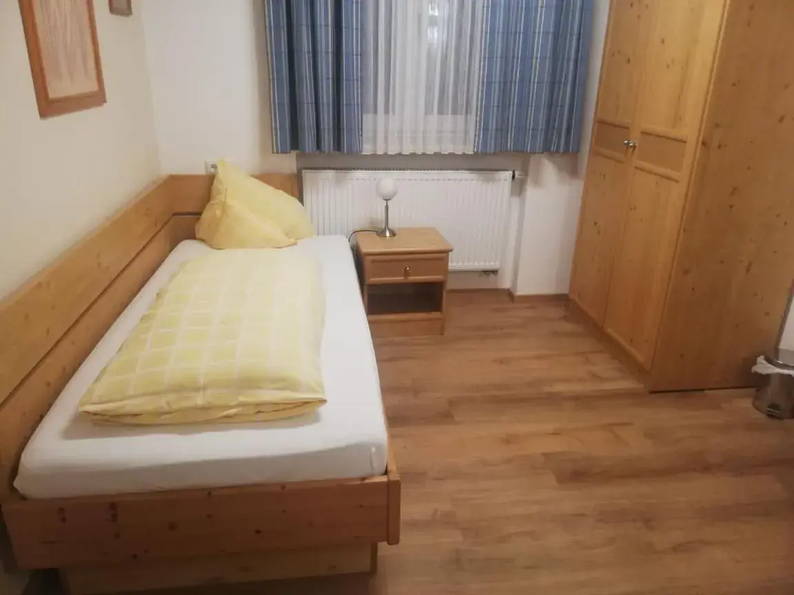 Small Single Room - single occupancy in Gasthaus Felsenwastl Small Single Room - single occupancy in Gasthaus Felsenwastl