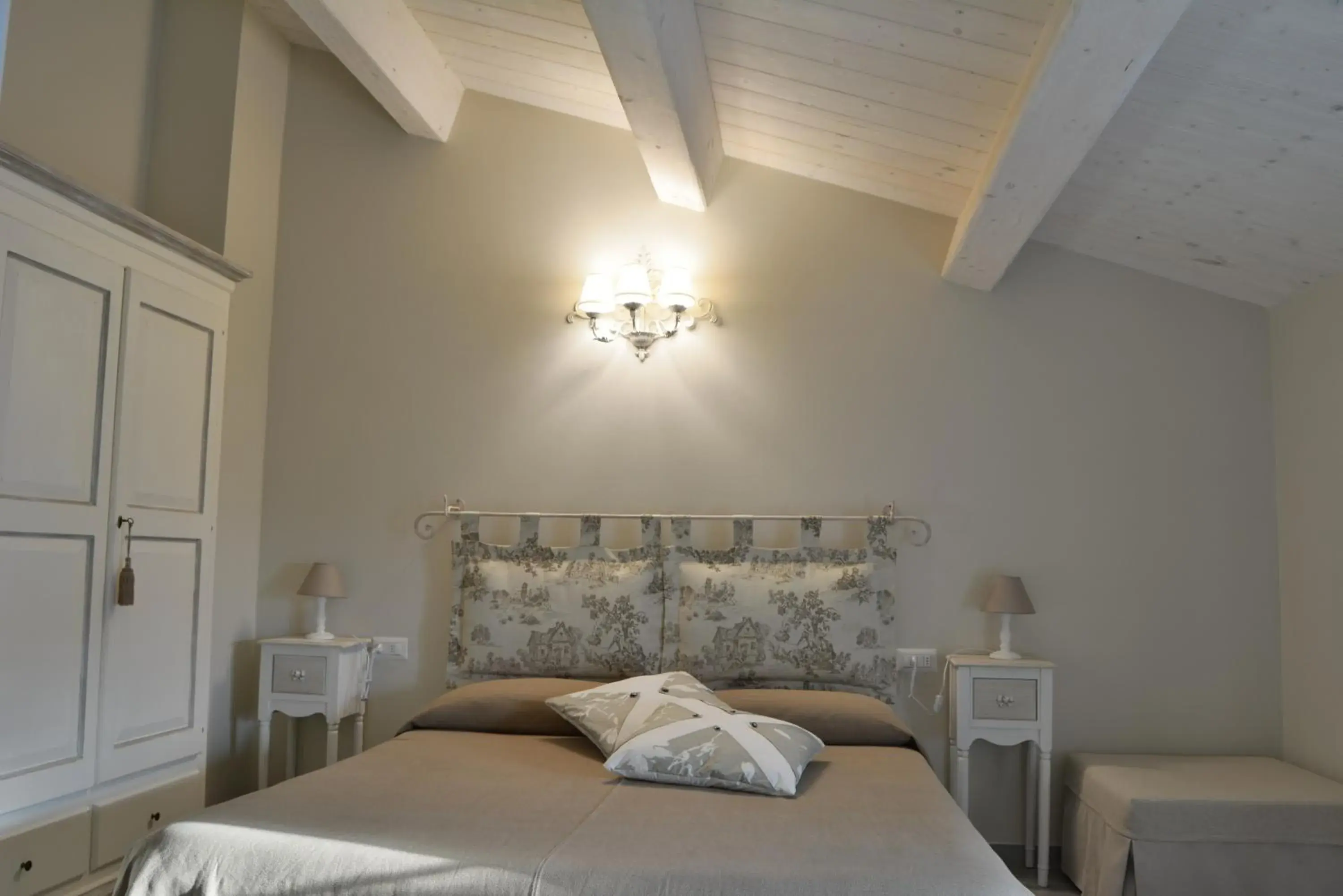 Deluxe Double Room (2 Adults + 1 Child) in Il Fienile di Assisi Deluxe Double Room (2 Adults + 1 Child) in Il Fienile di Assisi