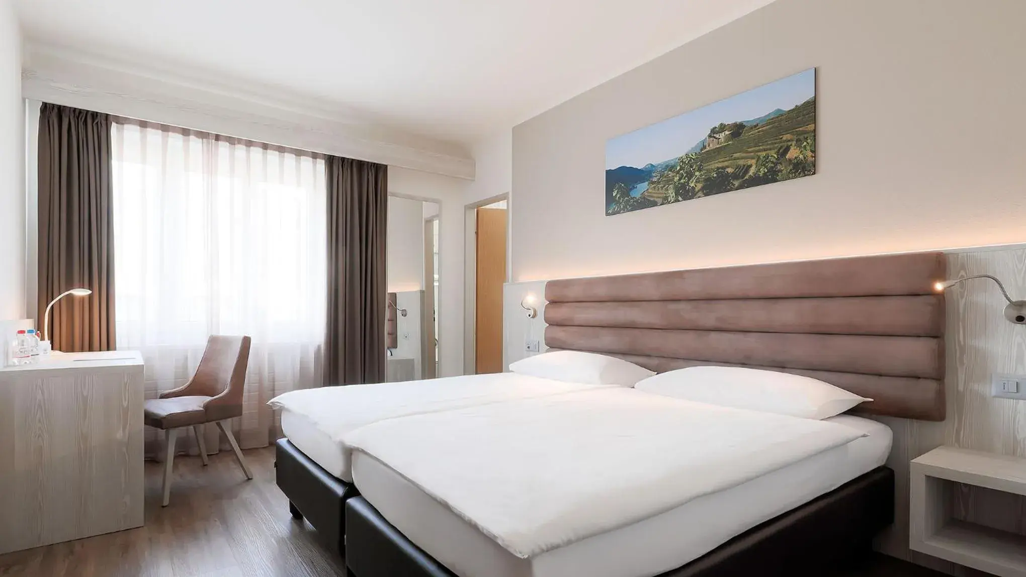 Modern Double Room in Hotel La Perla Modern Double Room in Hotel La Perla