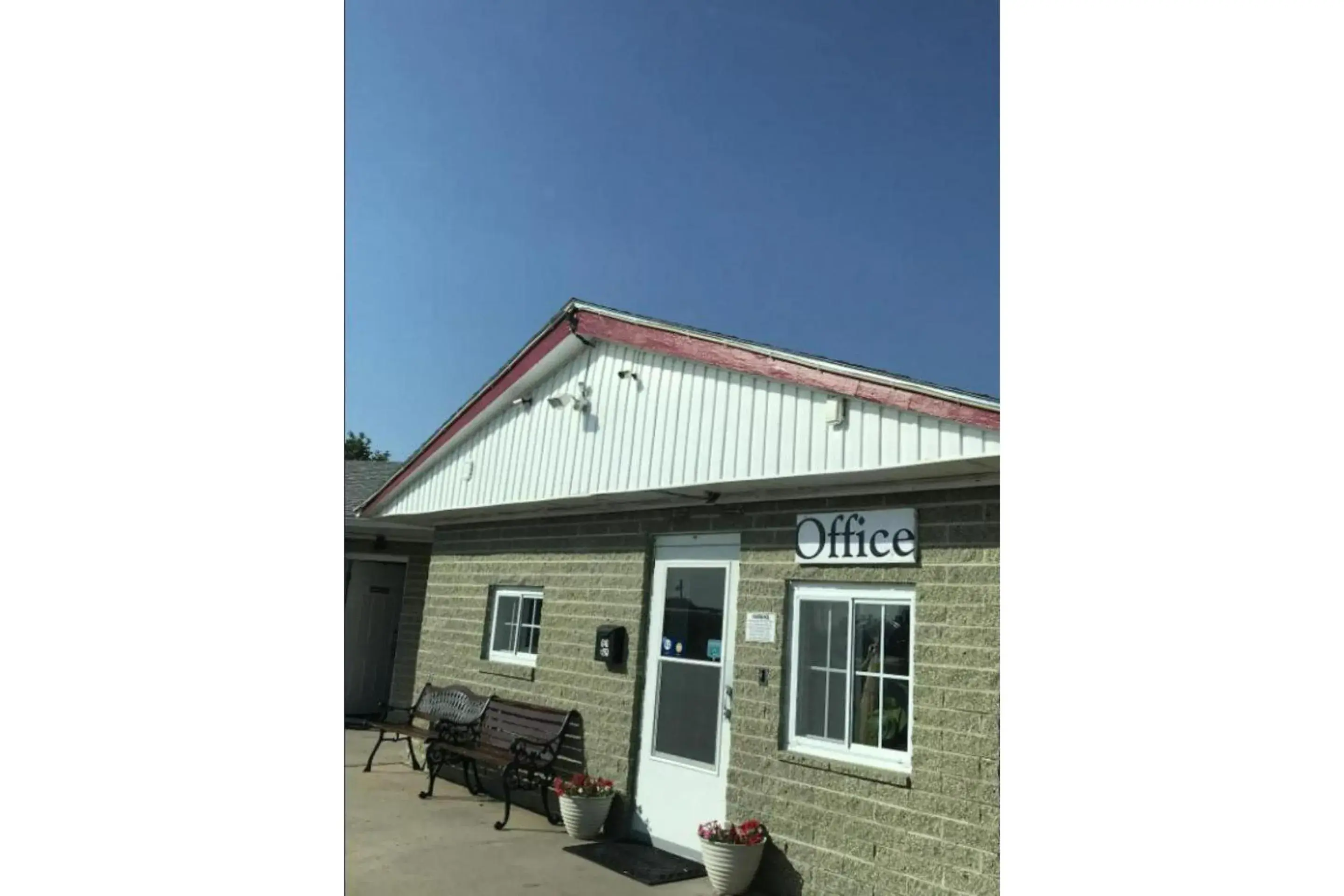 Green Acre Motel by OYO Near Rush County Airport Green Acre Motel by OYO Near Rush County Airport