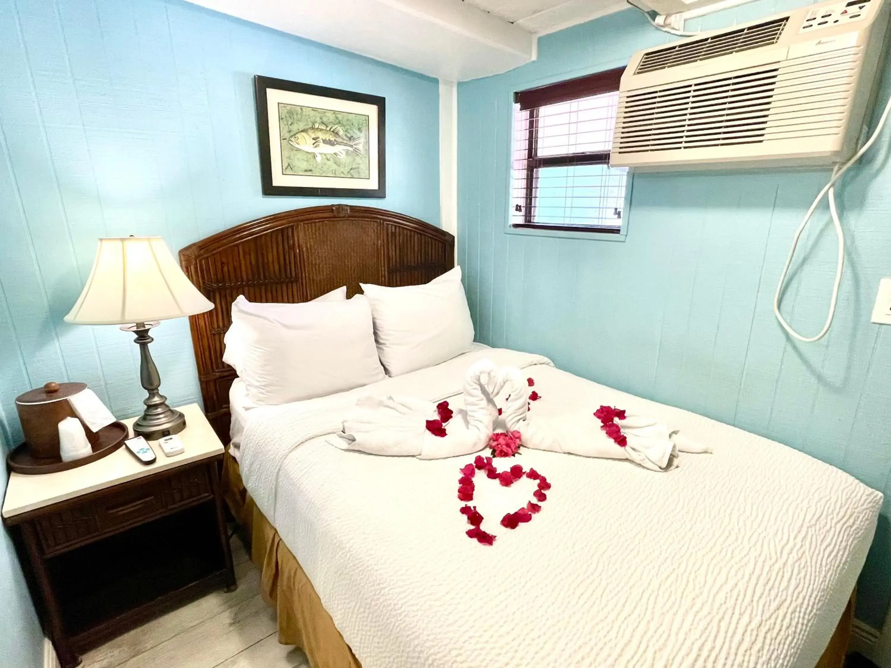 Economy Small Room in The Pelican Key Largo Cottages Economy Small Room in The Pelican Key Largo Cottages