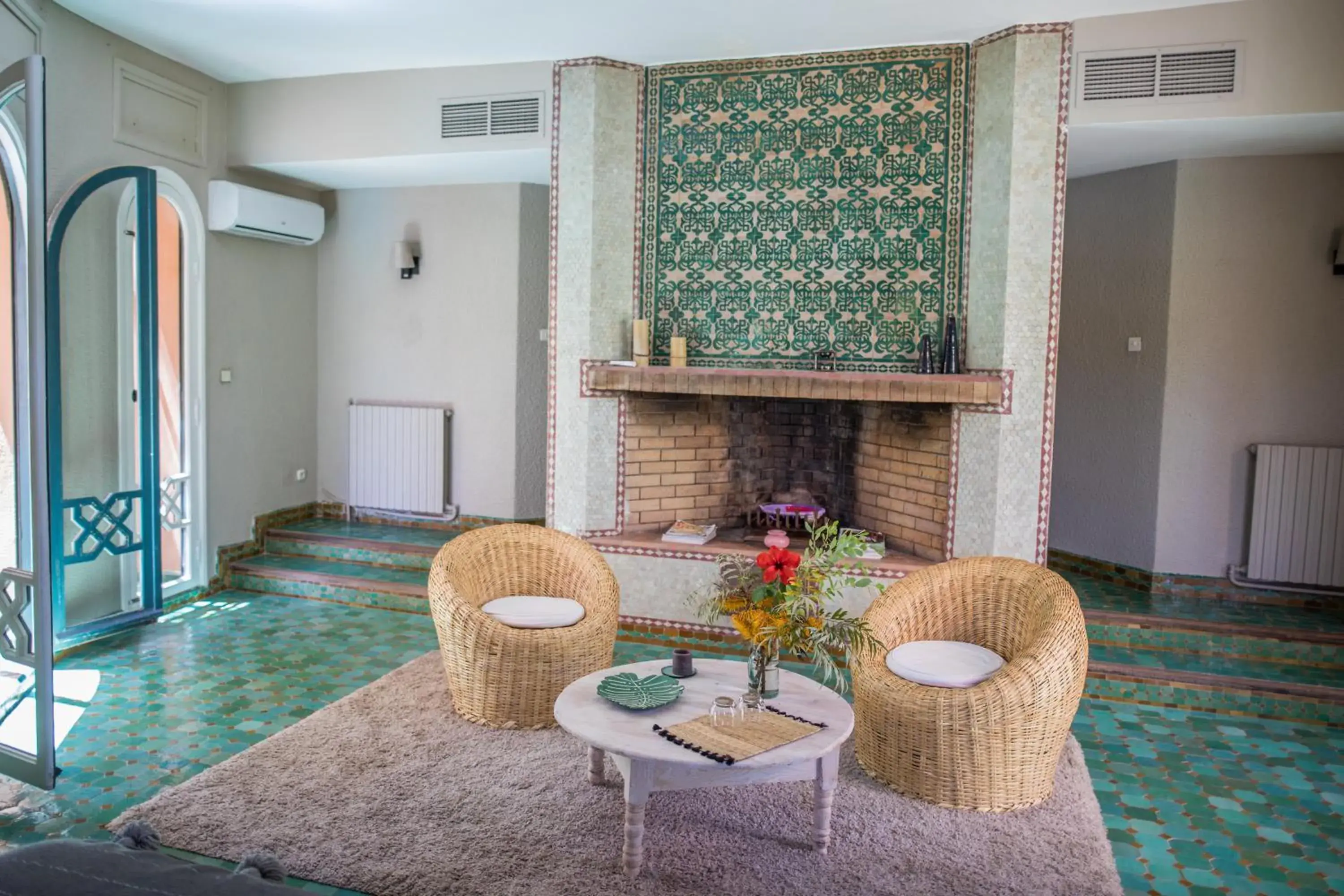 Deluxe Suite in La Vie En Rose - Horses & Dogs House Deluxe Suite in La Vie En Rose - Horses & Dogs House