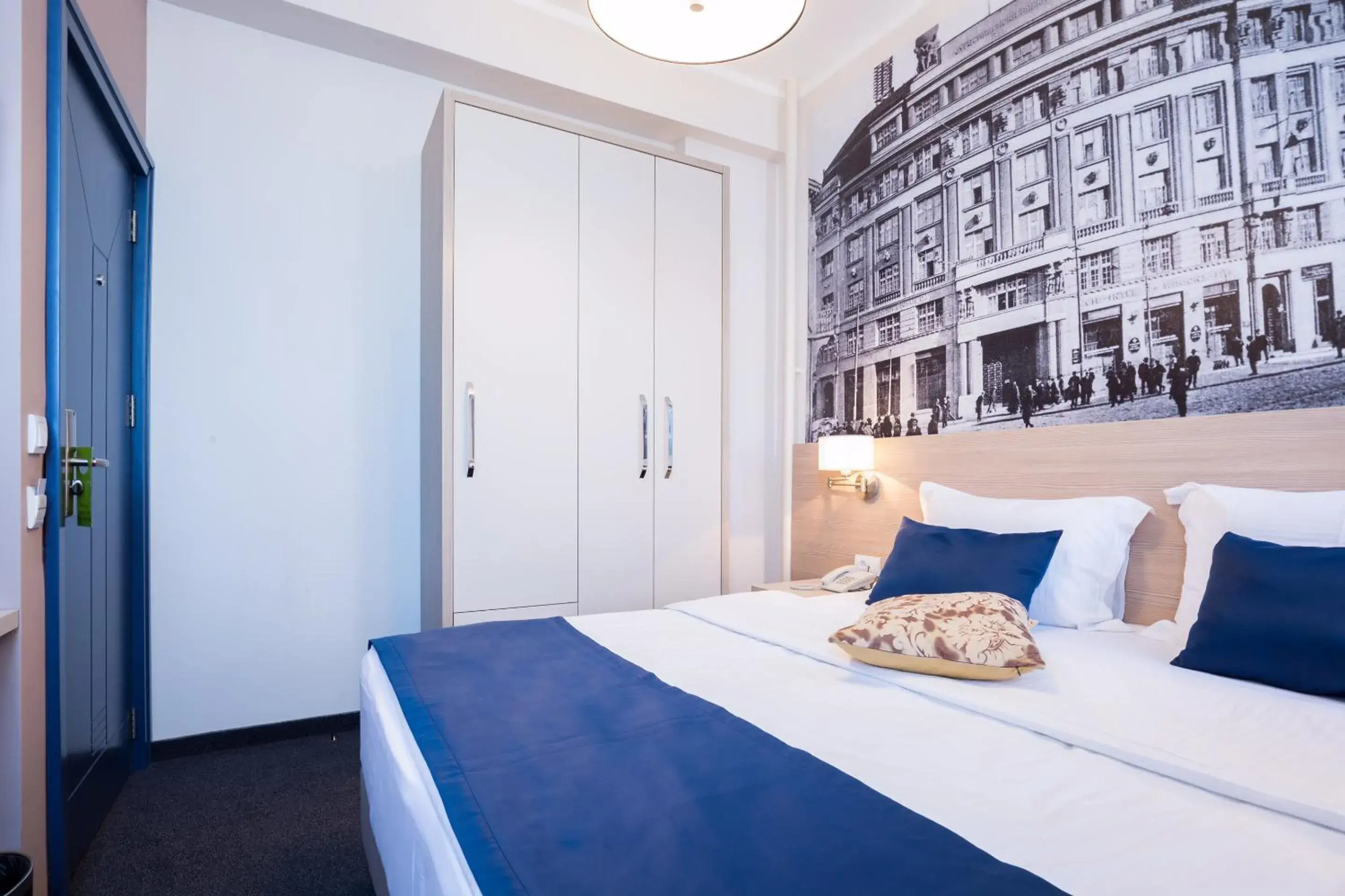 Special Offer - Double Room with Round Airport Transfer in Five Points Square - City Center Special Offer - Double Room with Round Airport Transfer in Five Points Square - City Center