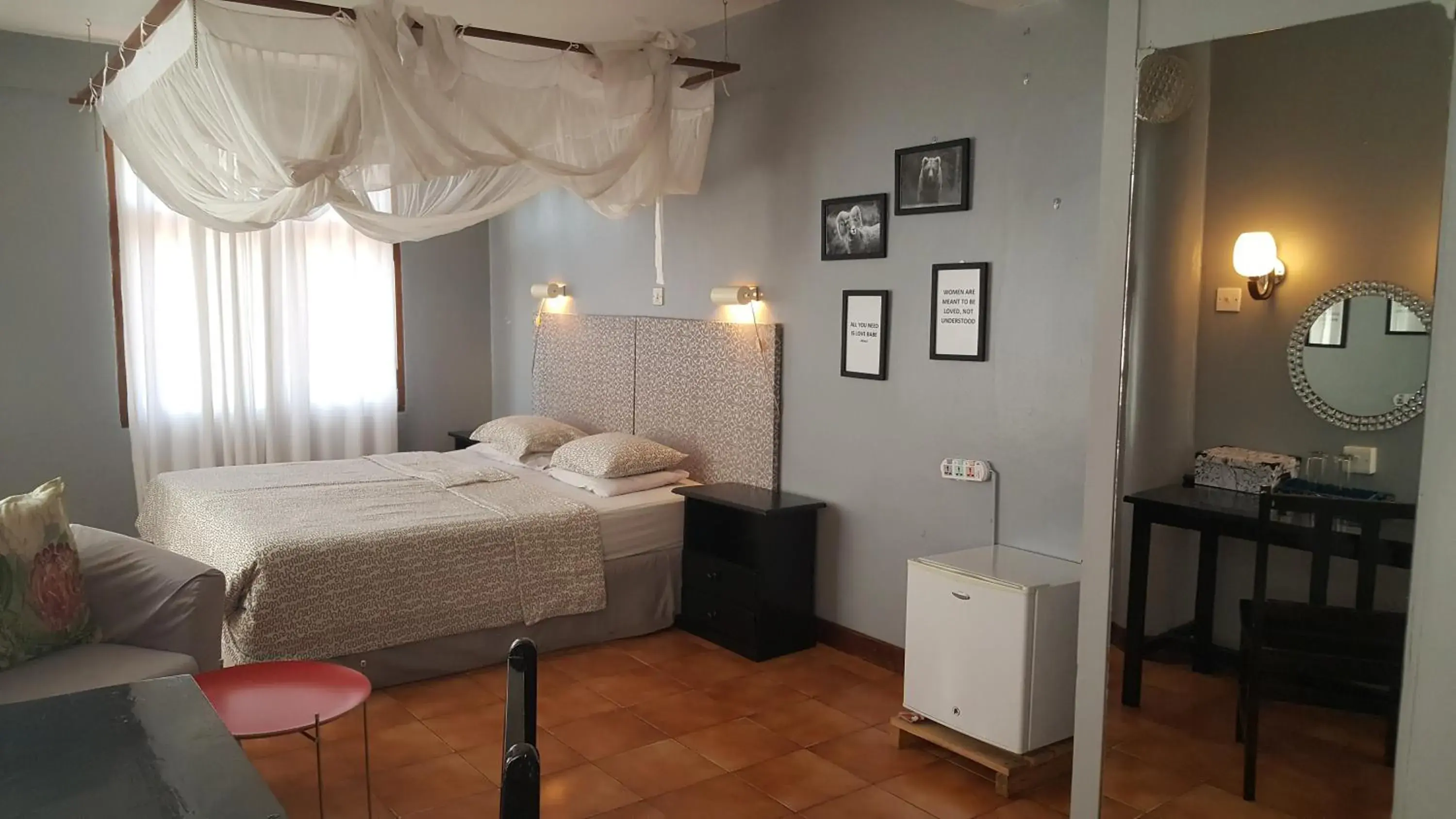 Q-Bar & Guesthouse Q-Bar & Guesthouse