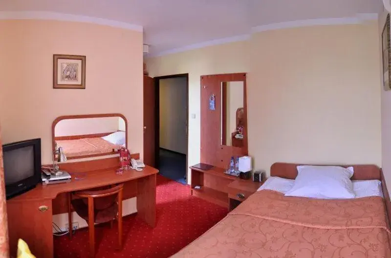 Standard King Room - single occupancy in Hotel Korona Standard King Room - single occupancy in Hotel Korona