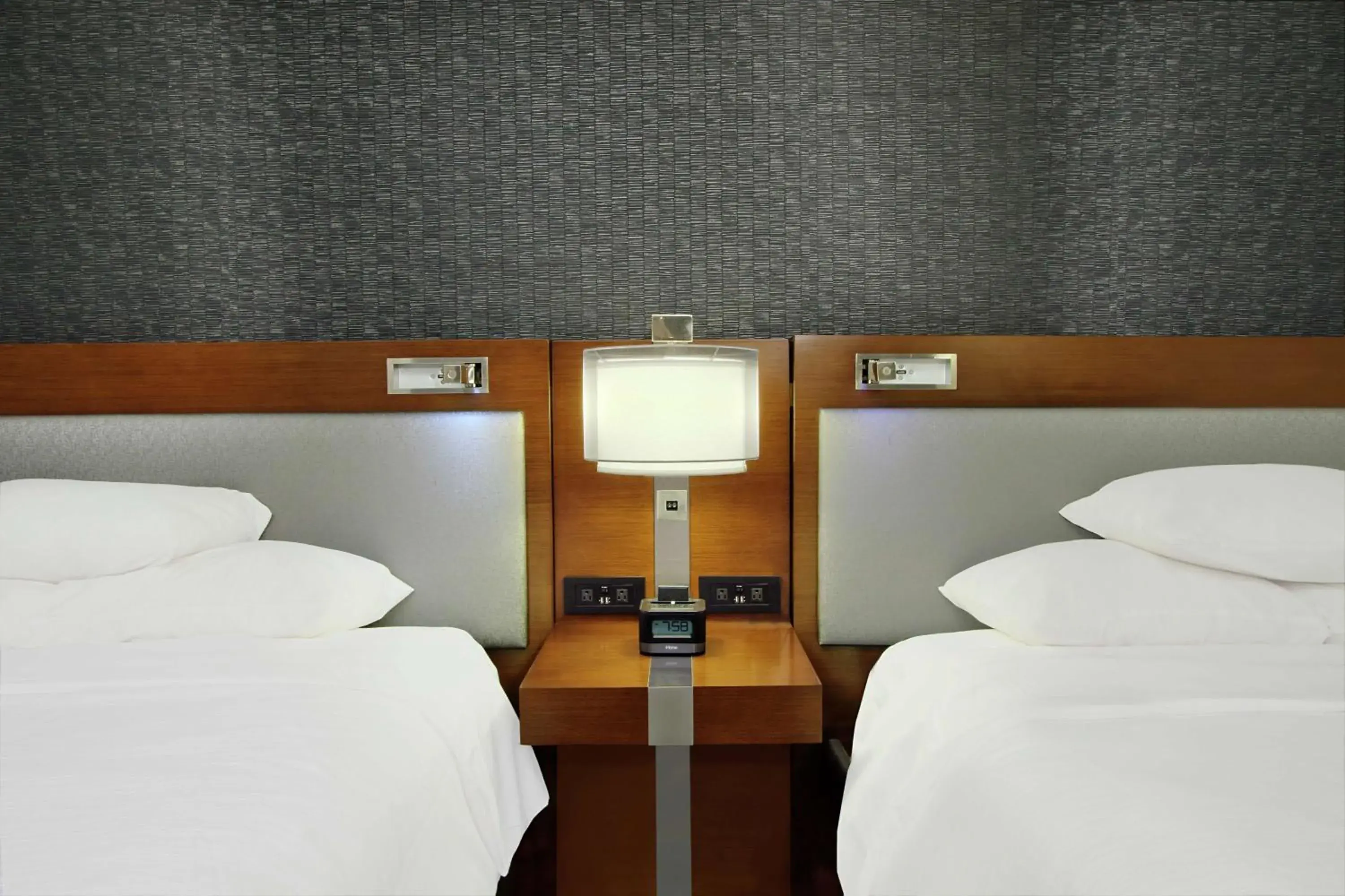 One-Bedroom Queen Suite with Two Queen Beds - Hearing Accessible in Embassy Suites Pittsburgh-Downtown One-Bedroom Queen Suite with Two Queen Beds - Hearing Accessible in Embassy Suites Pittsburgh-Downtown