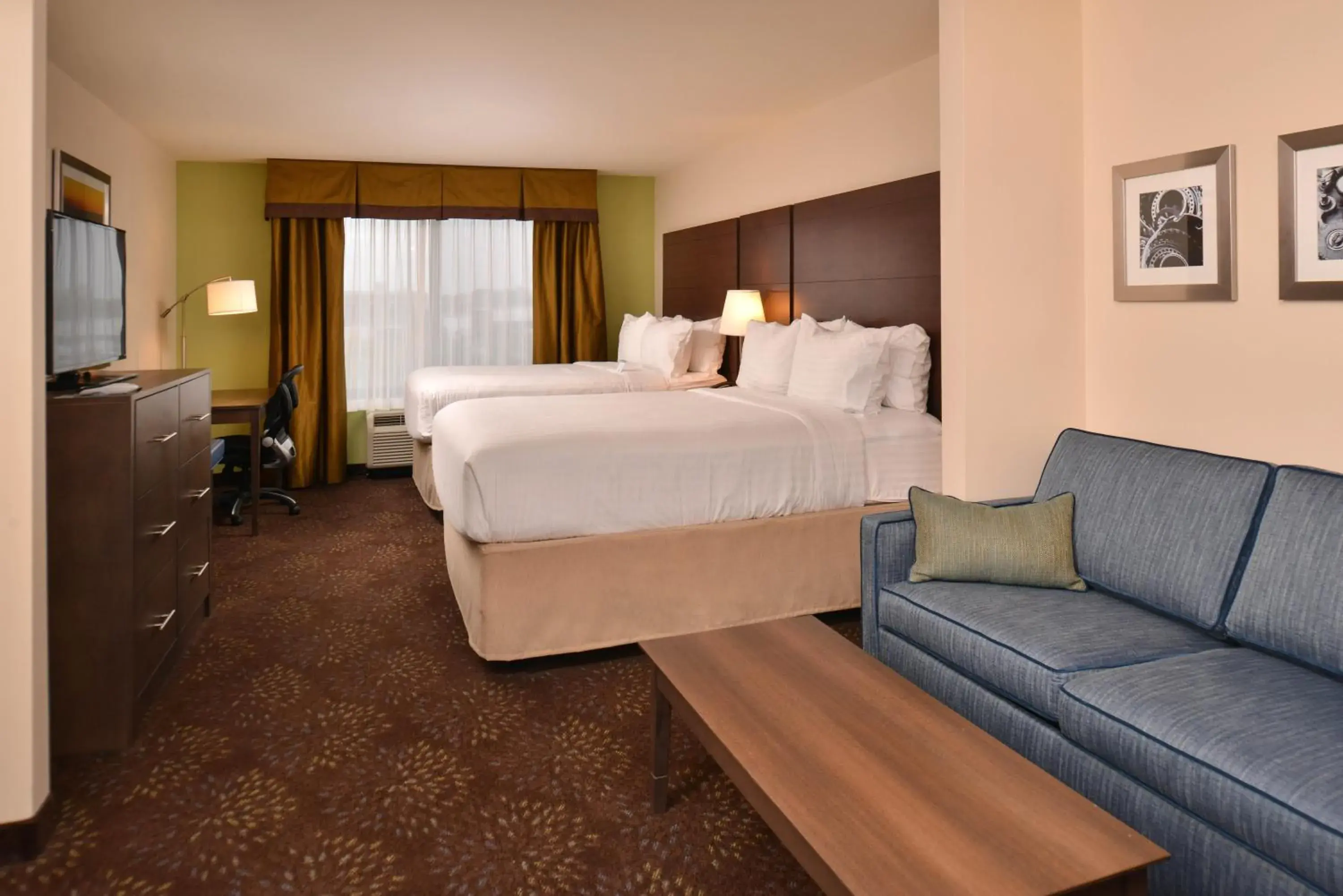 Suite with Two Queen Beds in Holiday Inn Express & Suites Dearborn SW - Detroit Area by IHG Suite with Two Queen Beds in Holiday Inn Express & Suites Dearborn SW - Detroit Area by IHG