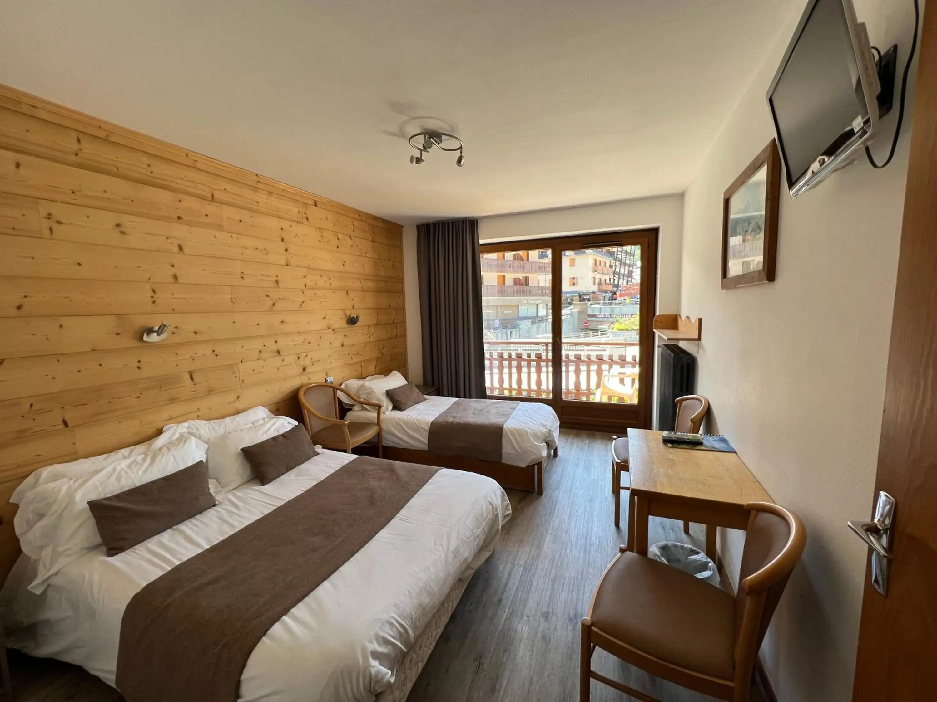 Triple Room with Private Bathroom in Aiguille Noire Triple Room with Private Bathroom in Aiguille Noire