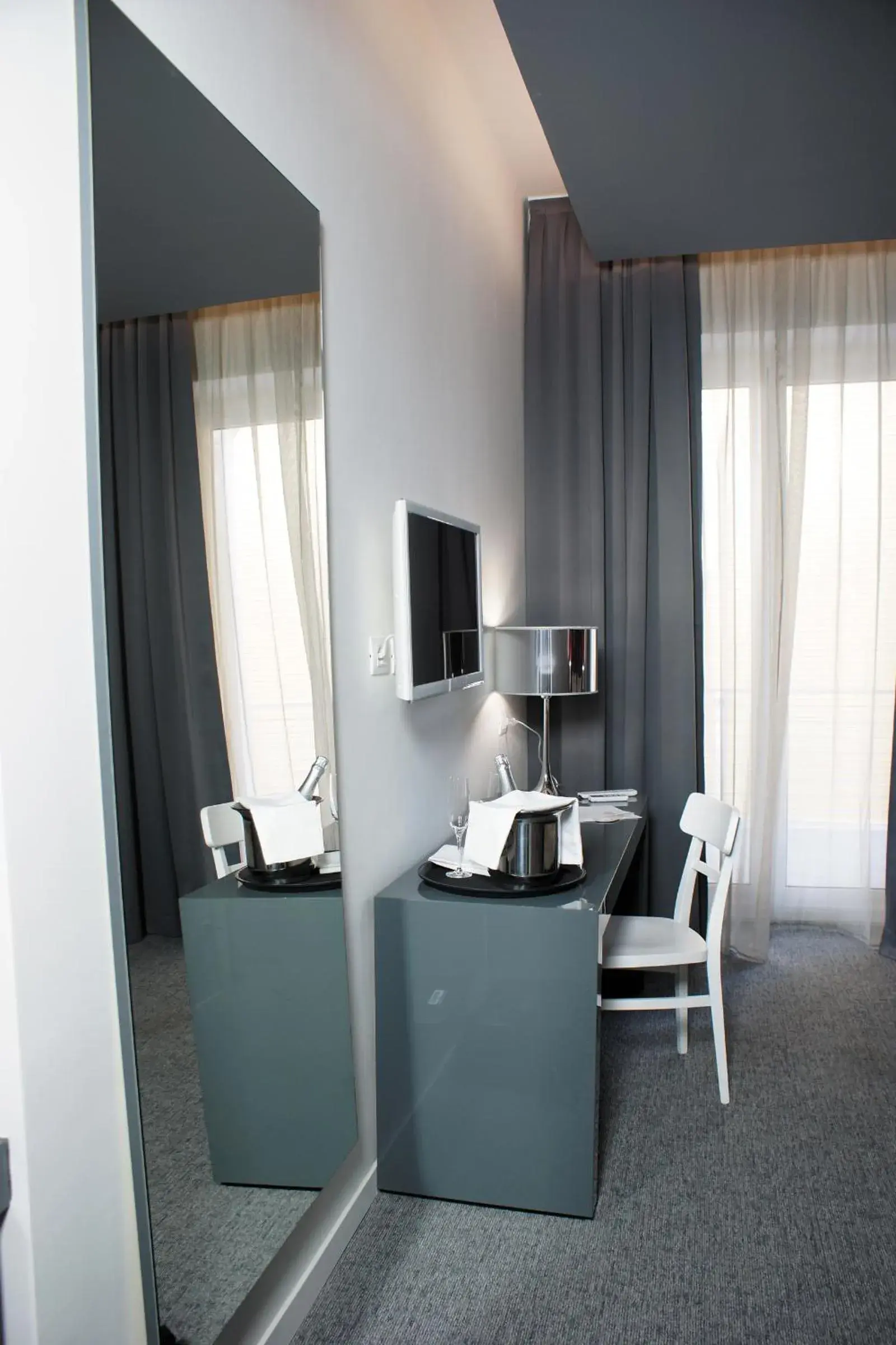 Triple Room with Private Bathroom in Hotel Leopardi Triple Room with Private Bathroom in Hotel Leopardi