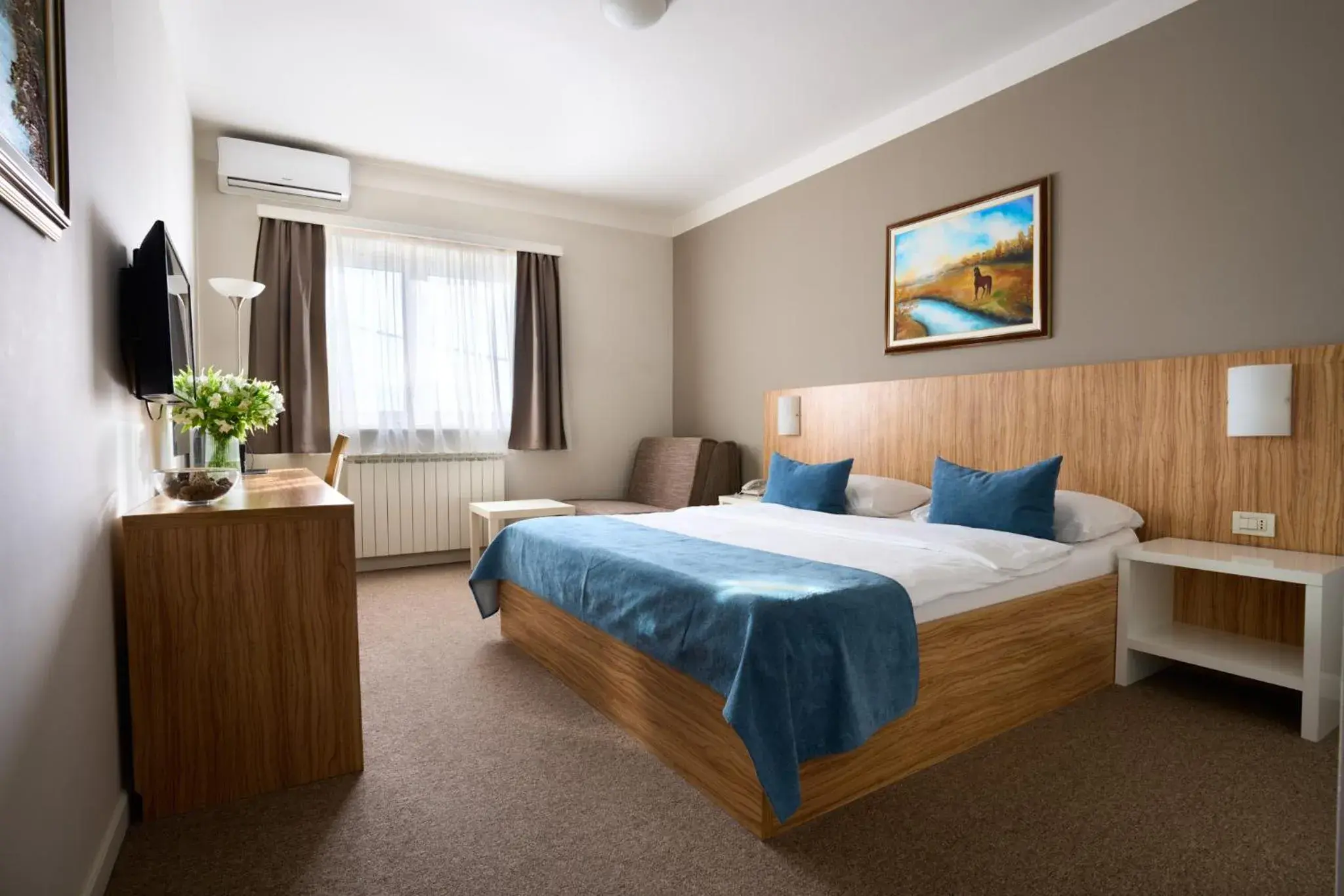 Double Room with Spa Bath in Hotel Phoenix Double Room with Spa Bath in Hotel Phoenix