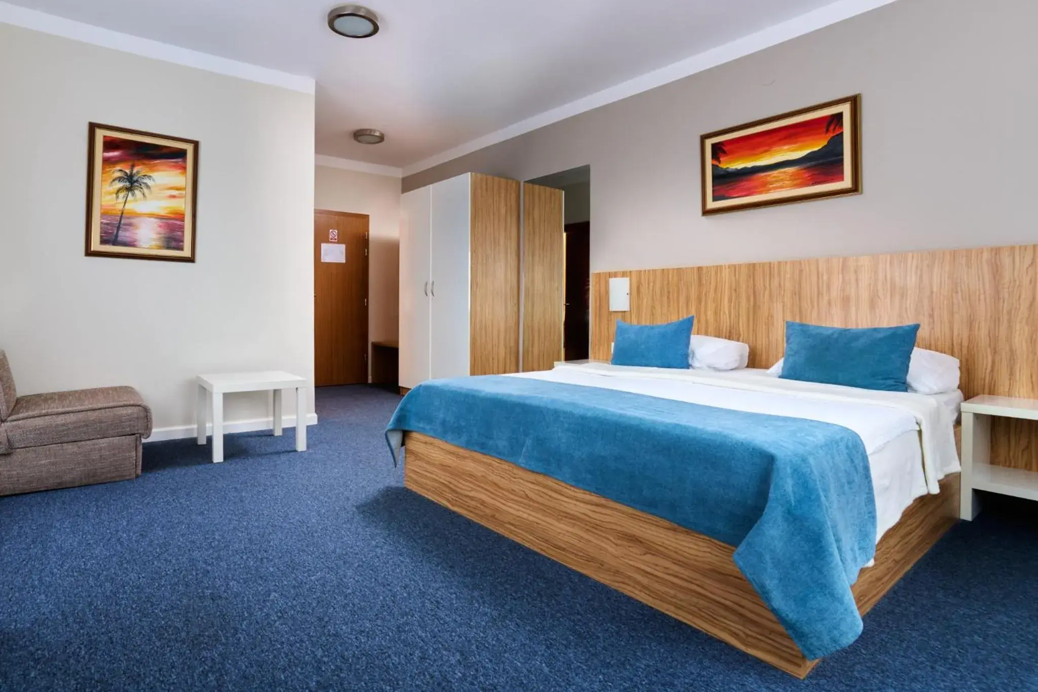 Double or Twin Room in Hotel Phoenix Double or Twin Room in Hotel Phoenix