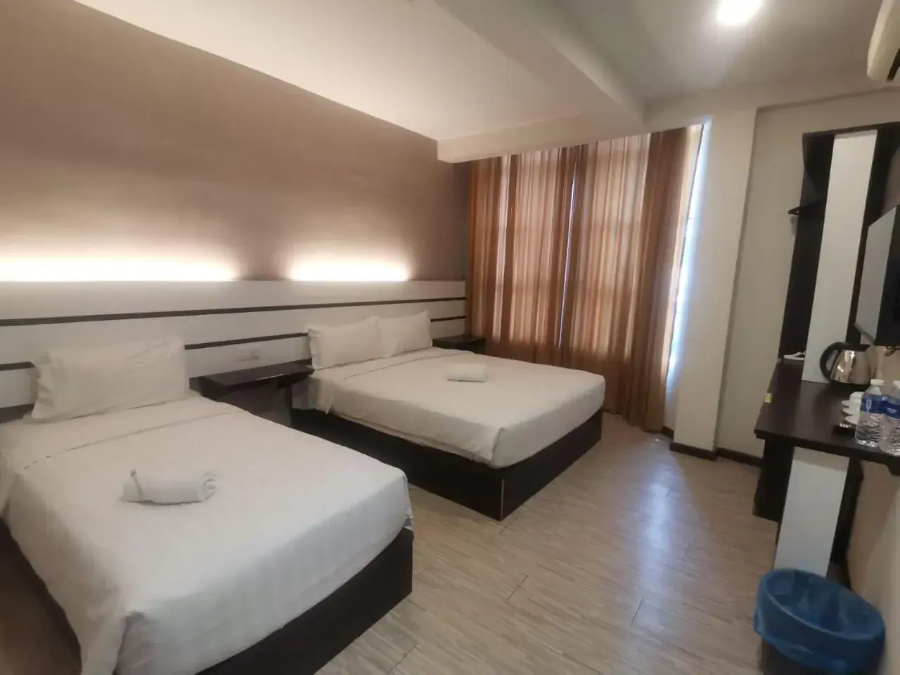 Budget Triple Room in Grand Kapar Hotel Kuala Selangor Budget Triple Room in Grand Kapar Hotel Kuala Selangor