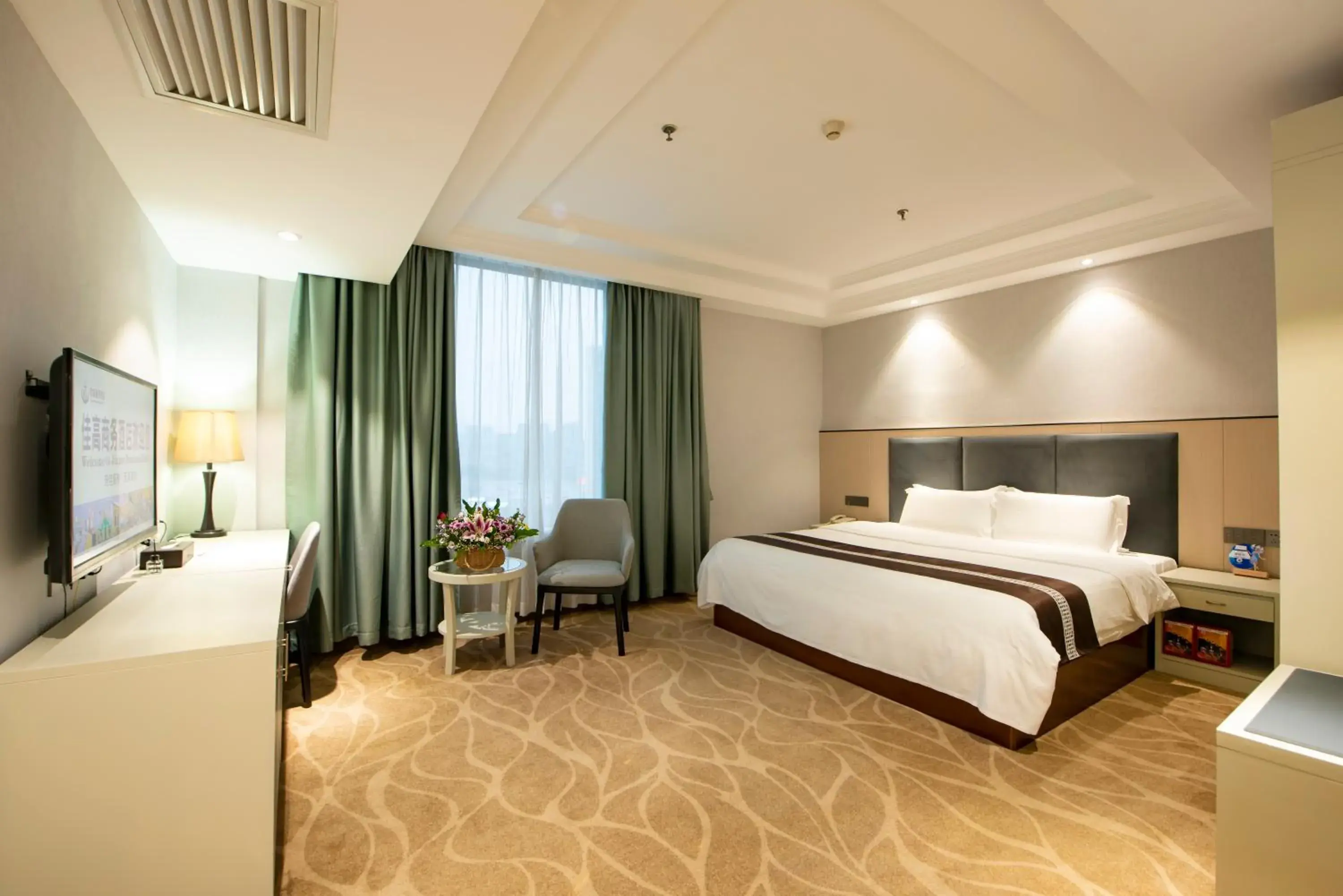 Suite with Mountain View in Foshan Jiagao Business Hotel Suite with Mountain View in Foshan Jiagao Business Hotel