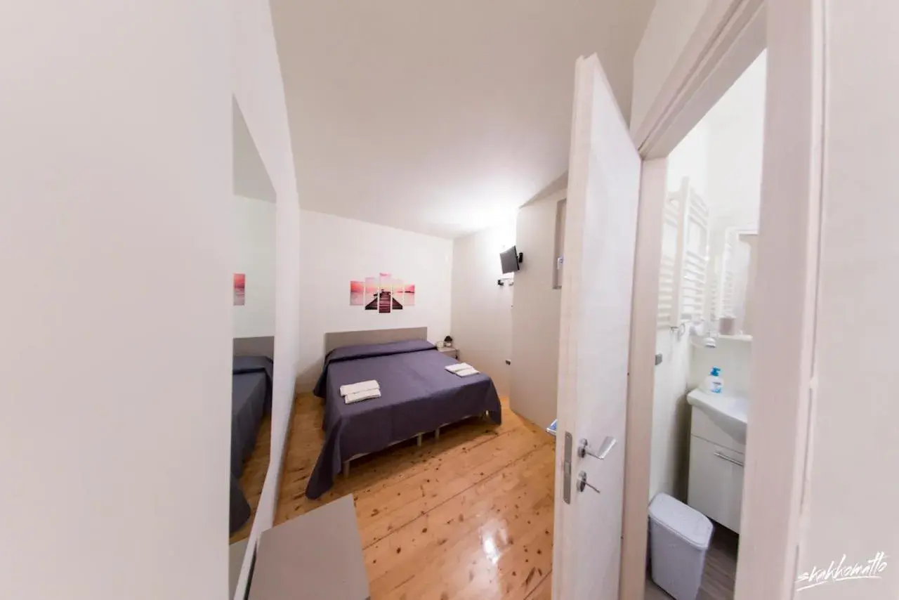 Double or Twin Room with Private Bathroom - single occupancy in B&B La Terrazza di Corte Sant'Anna Double or Twin Room with Private Bathroom - single occupancy in B&B La Terrazza di Corte Sant'Anna