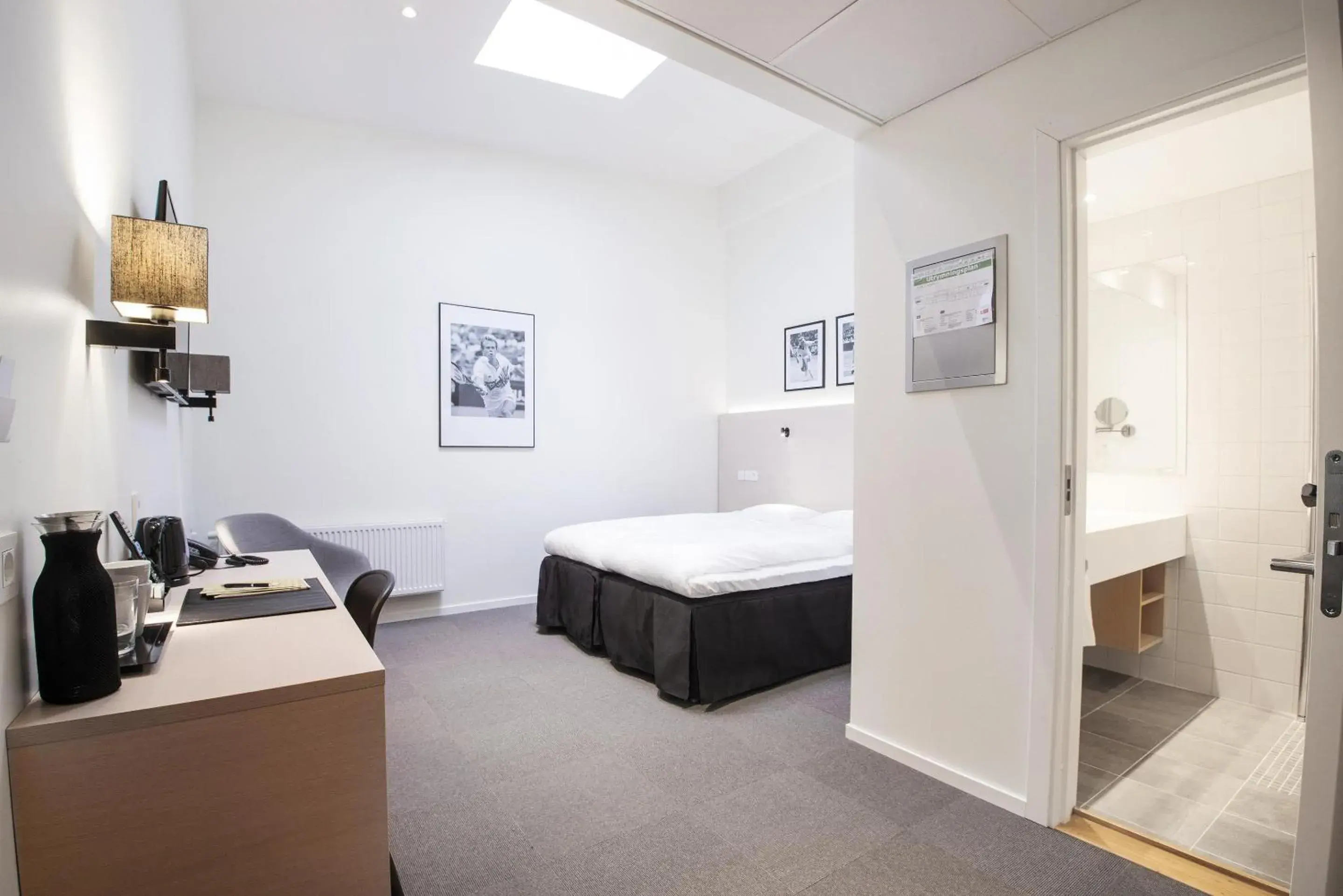 Economy Twin Room - No Window/Non-Smoking in Best Western RC Hotel Economy Twin Room - No Window/Non-Smoking in Best Western RC Hotel