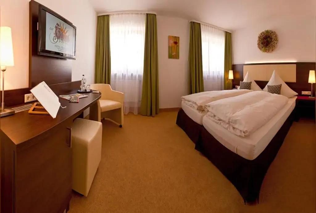 Double or Twin Room with Bathroom - single occupancy in Hotel-Gasthof zur Sonne Double or Twin Room with Bathroom - single occupancy in Hotel-Gasthof zur Sonne