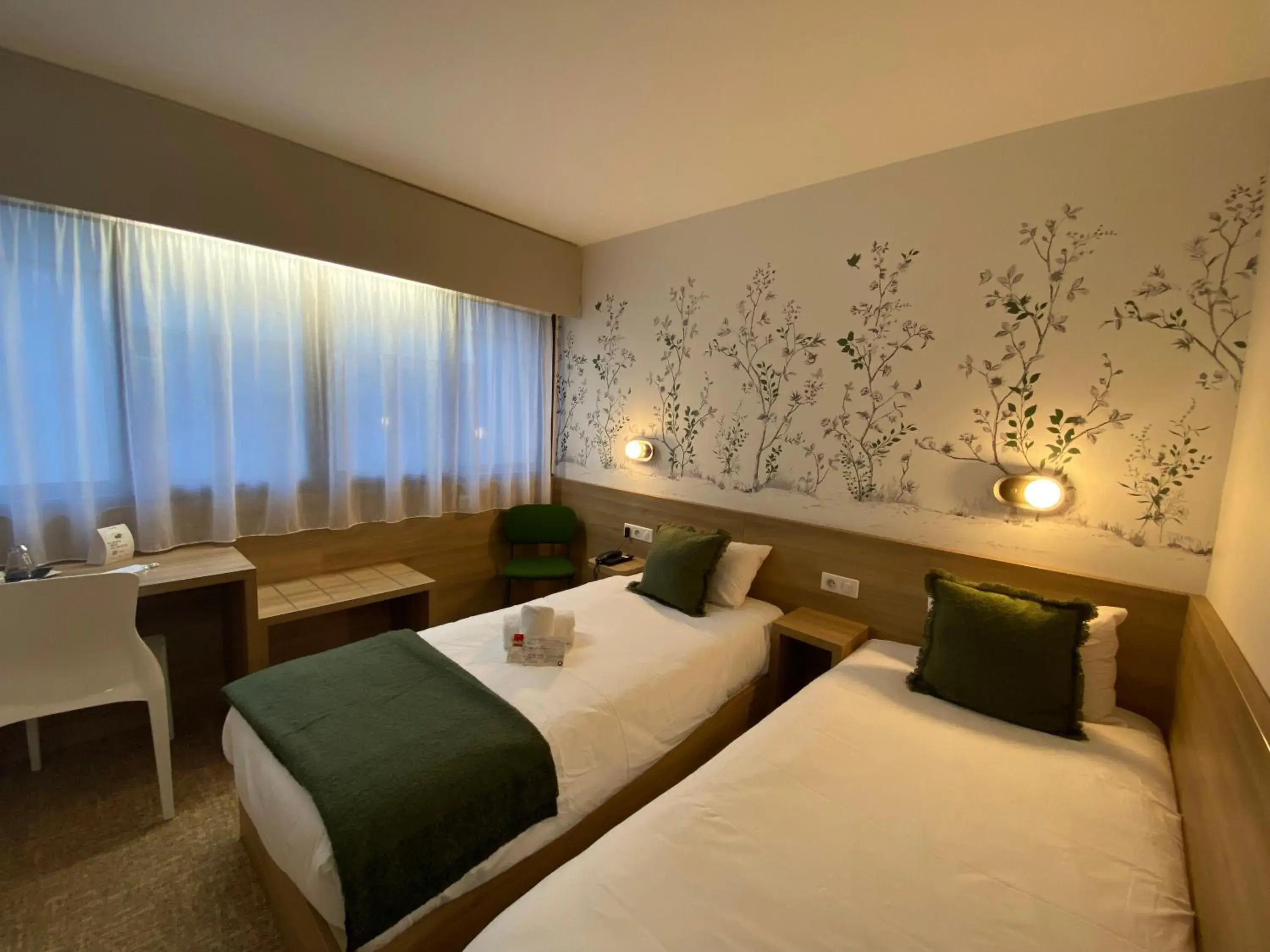 Twin Room in The Originals City, Logis d'Elbée, Cholet Nord Twin Room in The Originals City, Logis d'Elbée, Cholet Nord