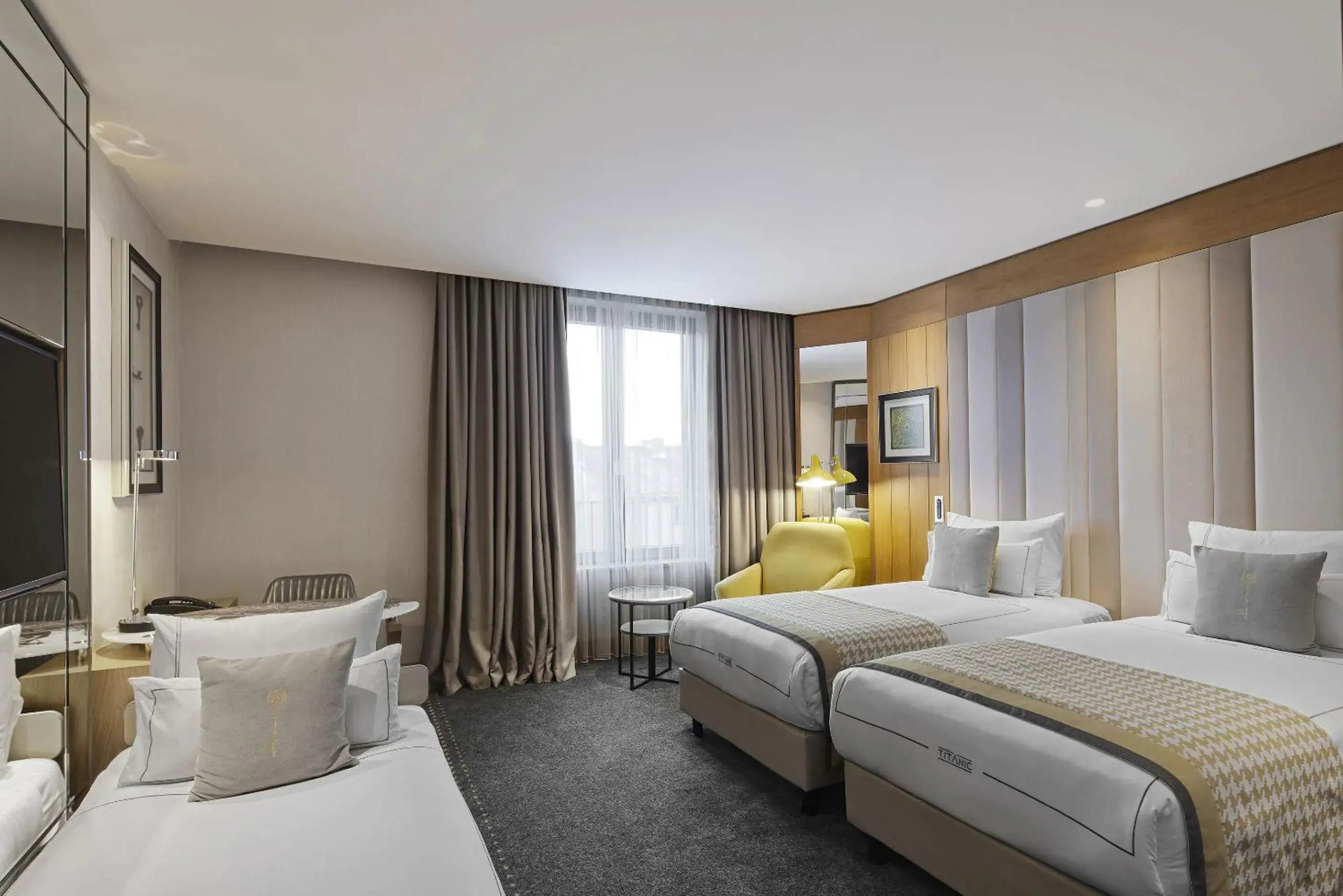 Classic Triple Room in TITANIC Chaussee Berlin Classic Triple Room in TITANIC Chaussee Berlin