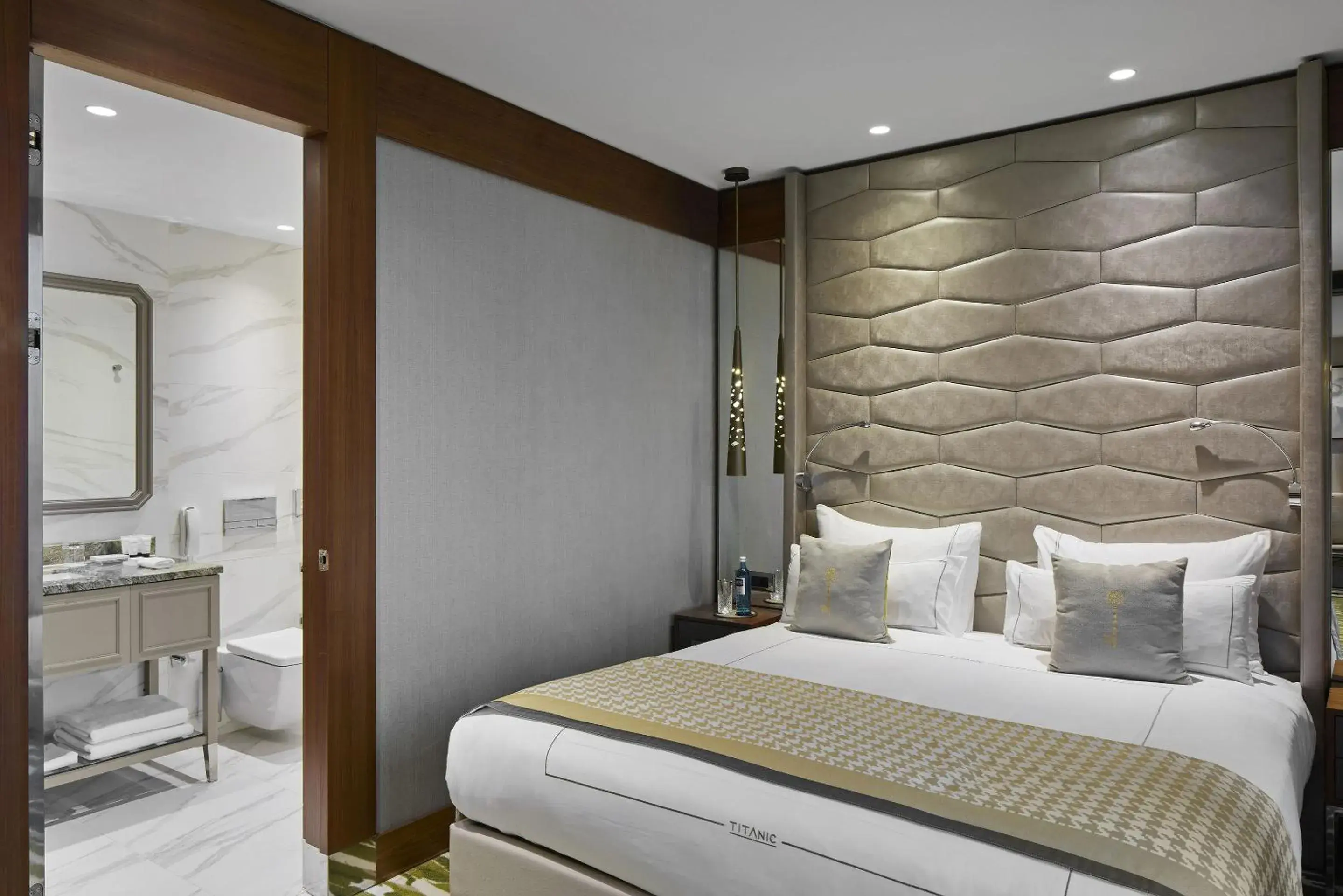 Titanic Suite in TITANIC Chaussee Berlin Titanic Suite in TITANIC Chaussee Berlin