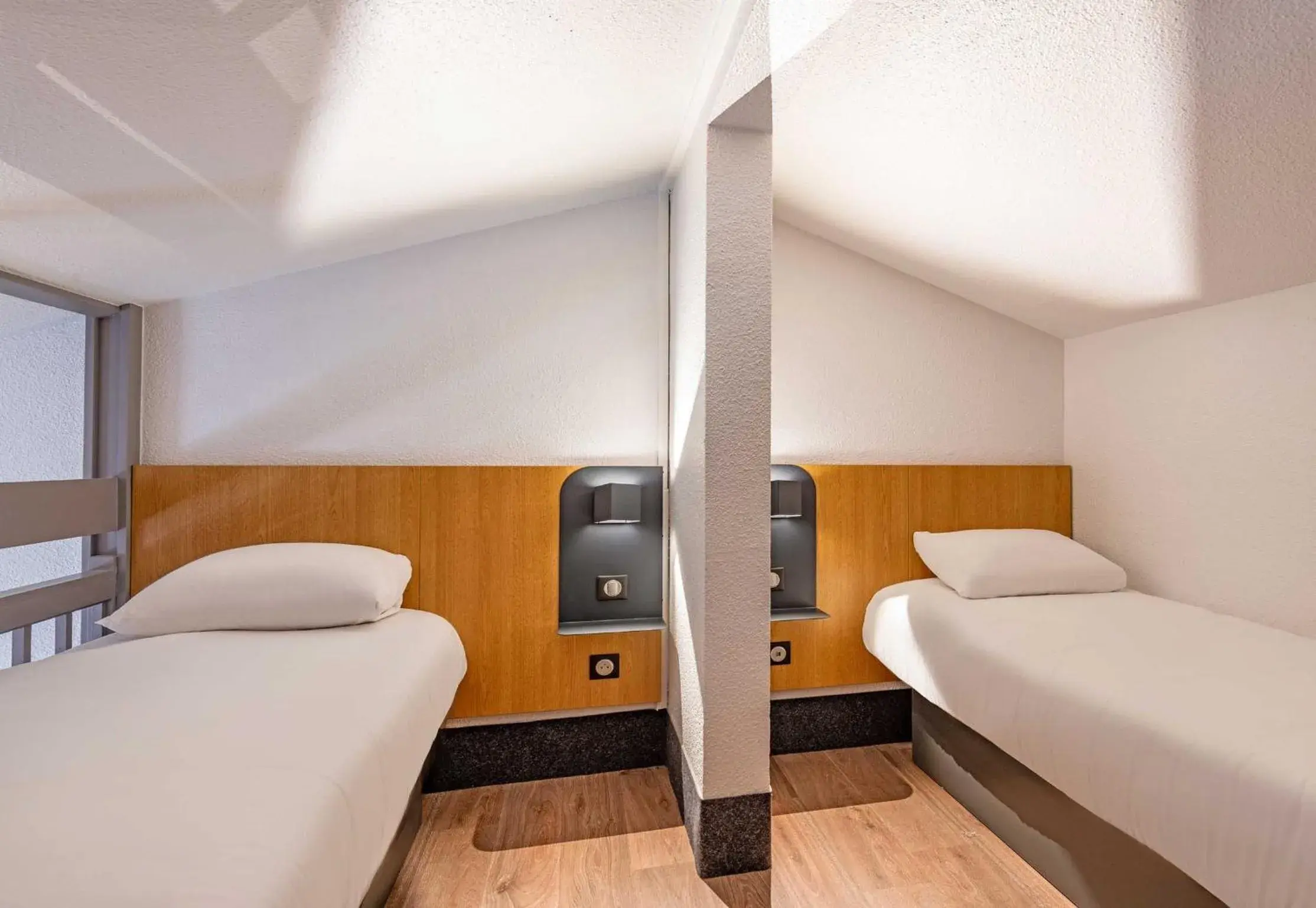 Standard Quadruple Room in B&B HOTEL Brest Kergaradec Aéroport Standard Quadruple Room in B&B HOTEL Brest Kergaradec Aéroport