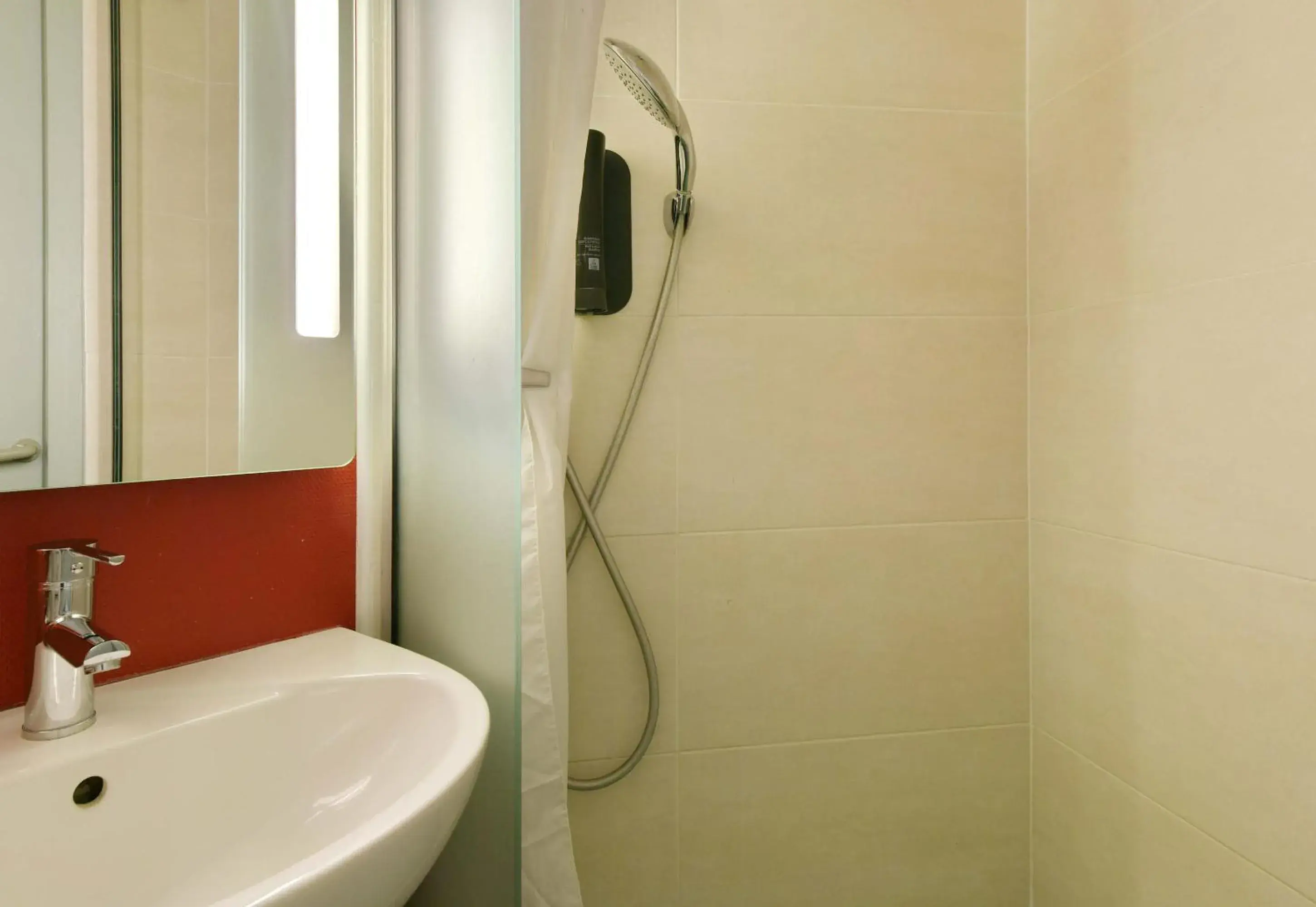 Double Room - Non-Smoking in B&B HOTEL Le Mans Nord 1 Double Room - Non-Smoking in B&B HOTEL Le Mans Nord 1