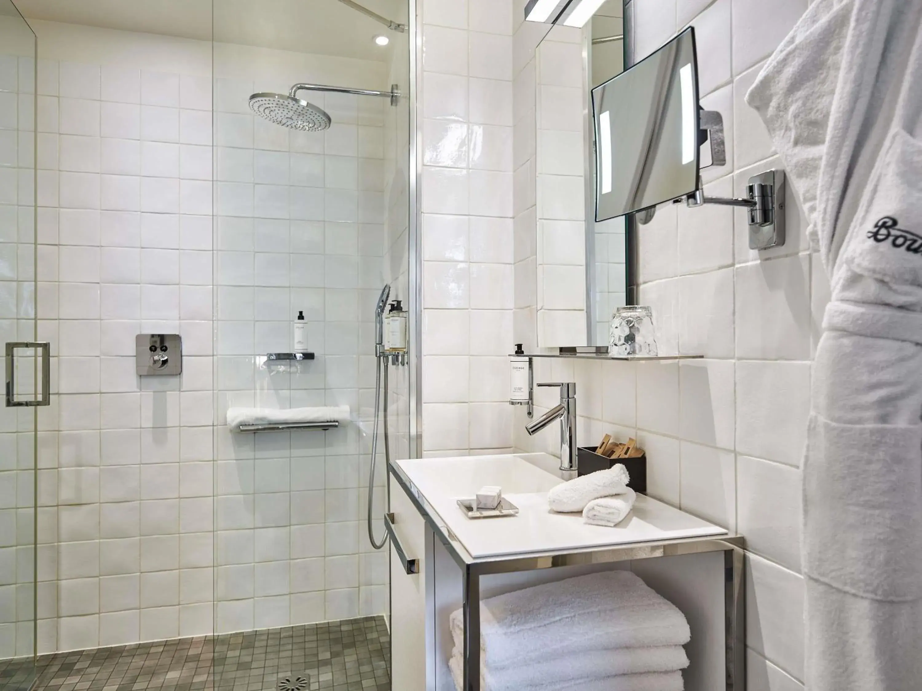 Deluxe Room in Boutet Bastille Hotel Paris - MGallery Collection Deluxe Room in Boutet Bastille Hotel Paris - MGallery Collection