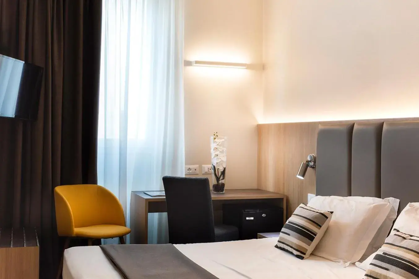 Double Room in Hotel Alexander Double Room in Hotel Alexander