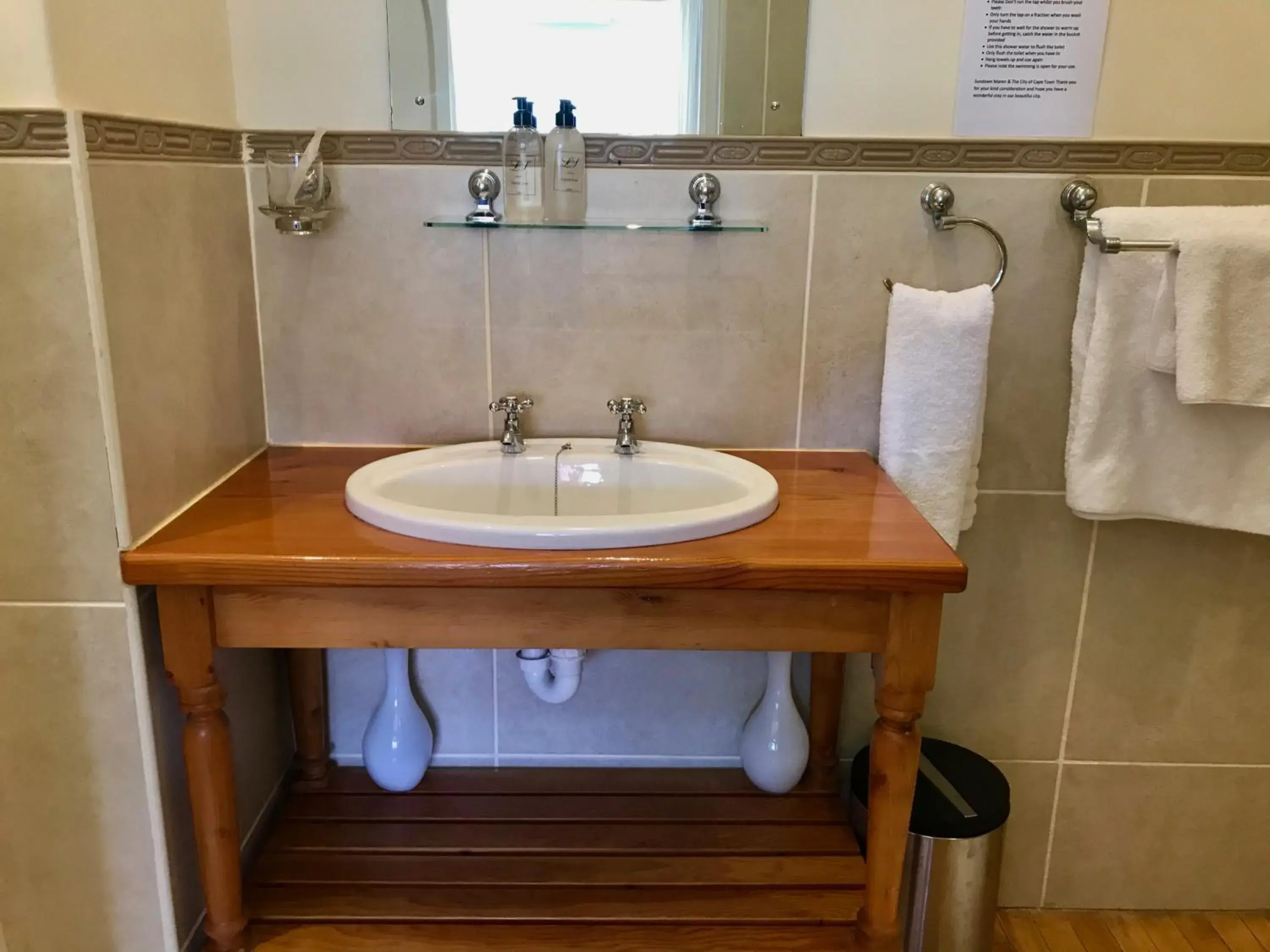 Luxury Double Room with Shower in Sundown Manor Guest House Luxury Double Room with Shower in Sundown Manor Guest House