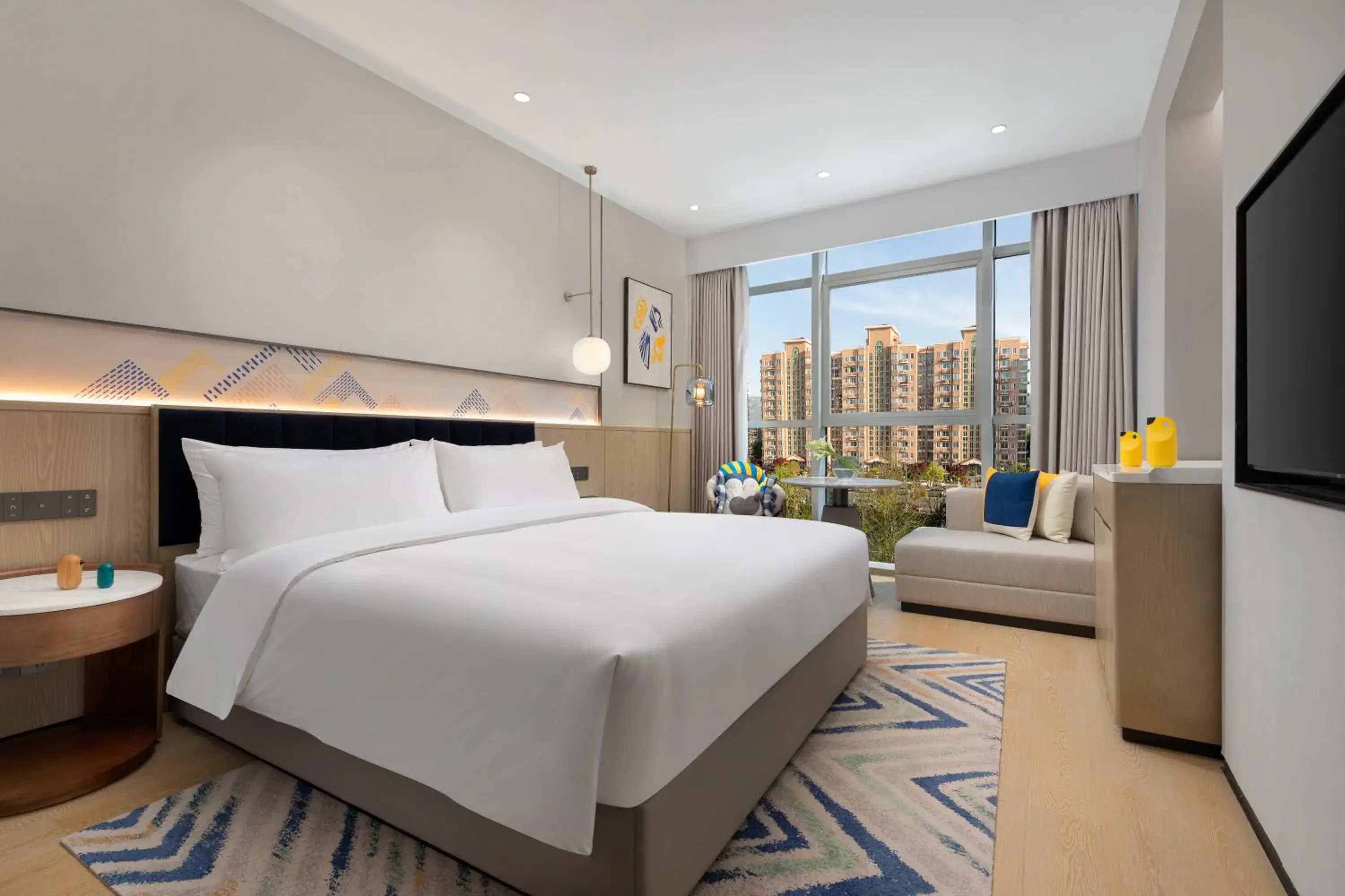 Standard King Room in voco Lianyungang Haizhou Bay by IHG Standard King Room in voco Lianyungang Haizhou Bay by IHG