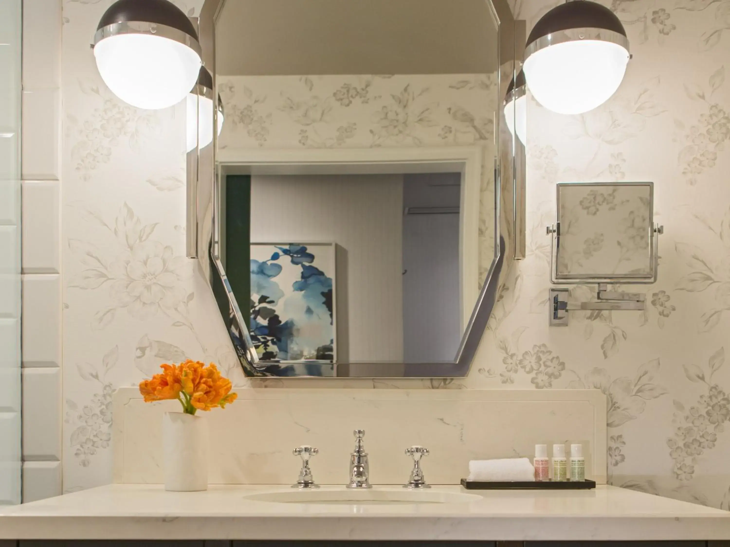 Premium Queen Room with Two Queen Beds and City View in Kimpton Cardinal Hotel by IHG Premium Queen Room with Two Queen Beds and City View in Kimpton Cardinal Hotel by IHG