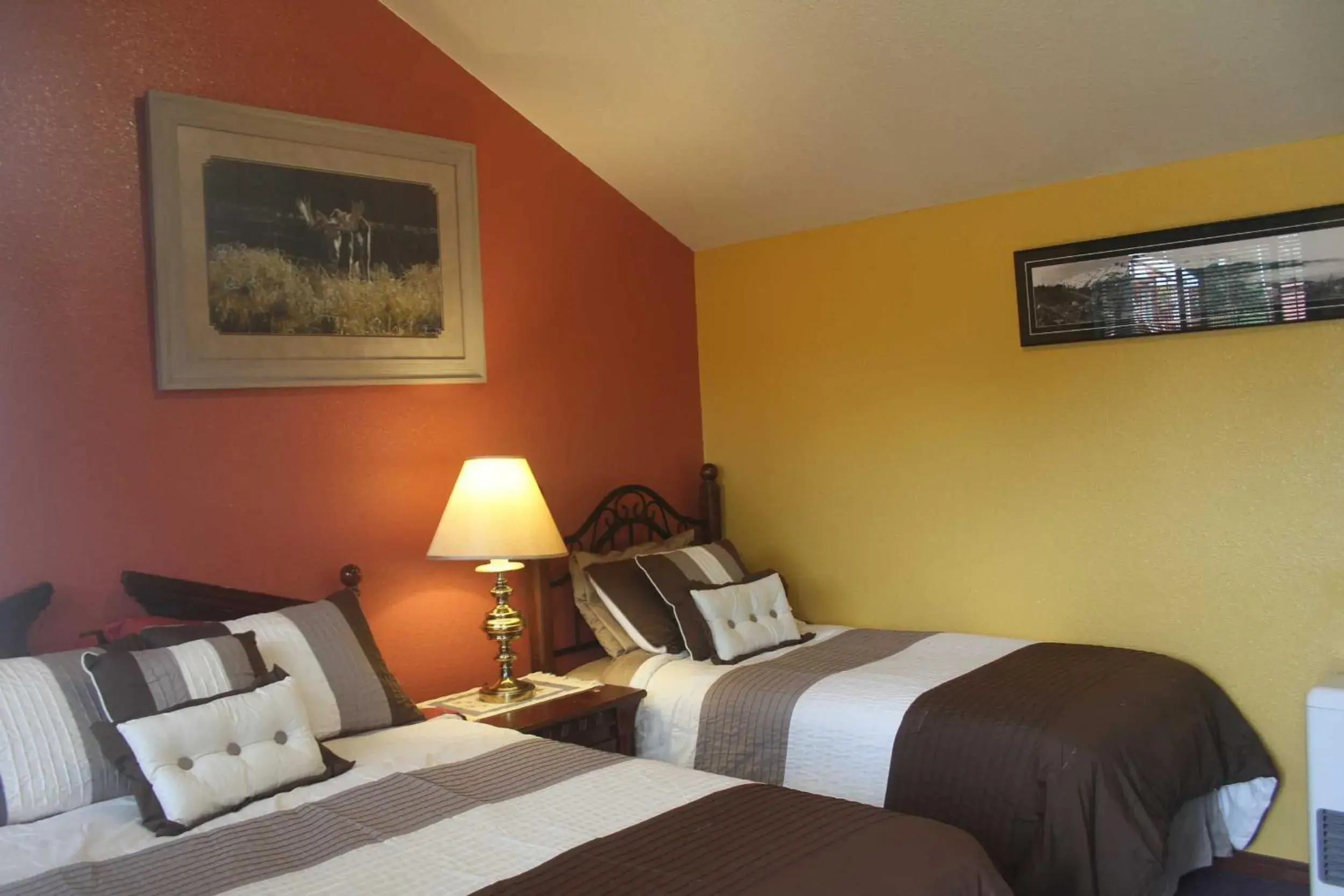 Double Room with Private Bathroom - single occupancy in Uncle Nicolai's Inn B&B Double Room with Private Bathroom - single occupancy in Uncle Nicolai's Inn B&B