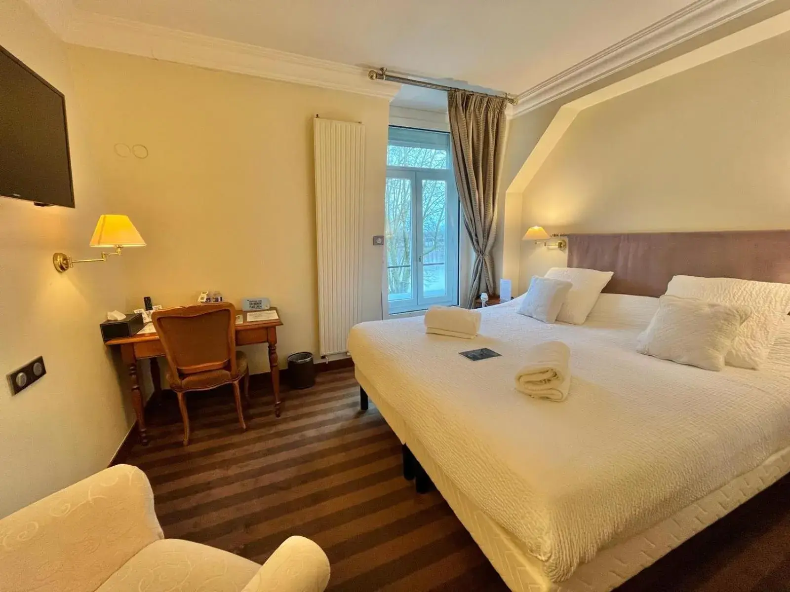 Deluxe Double or Twin Room with River View in Logis Hôtel Le Rivage Deluxe Double or Twin Room with River View in Logis Hôtel Le Rivage