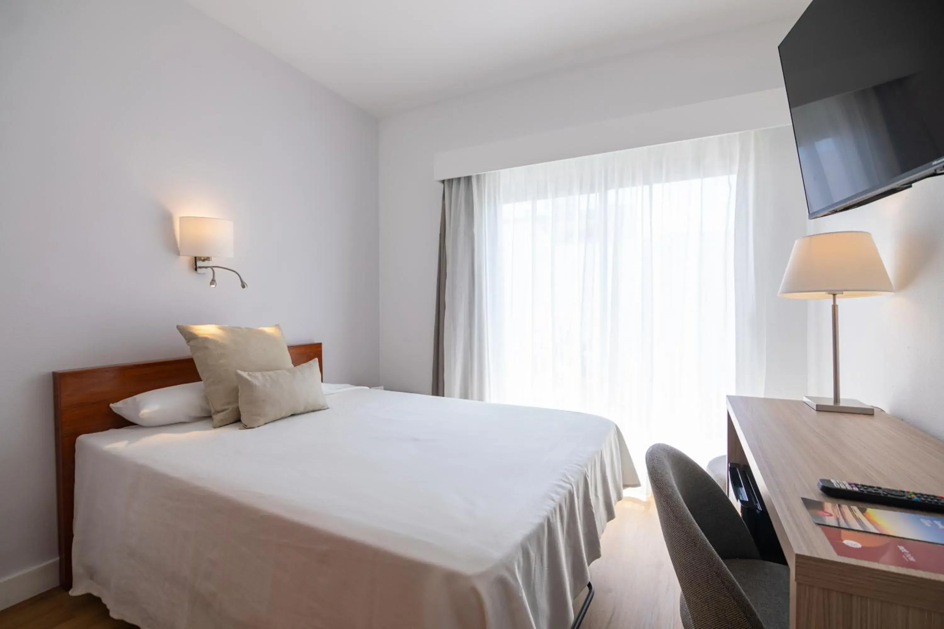 Single Room with Balcony and Side Sea View in JS Miramar Single Room with Balcony and Side Sea View in JS Miramar