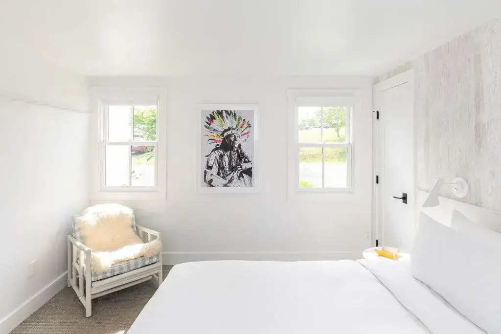 Mountain Superior in White Moose Inn Mountain Superior in White Moose Inn