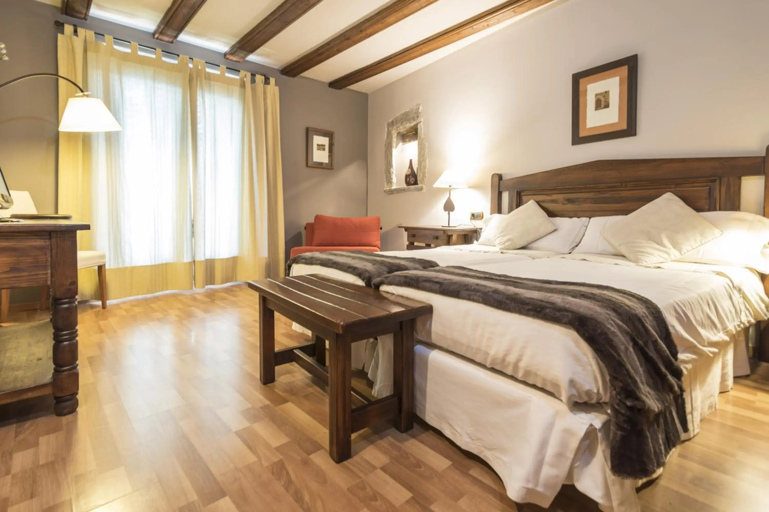 Twin Room in Hotel Casa Cornel Twin Room in Hotel Casa Cornel