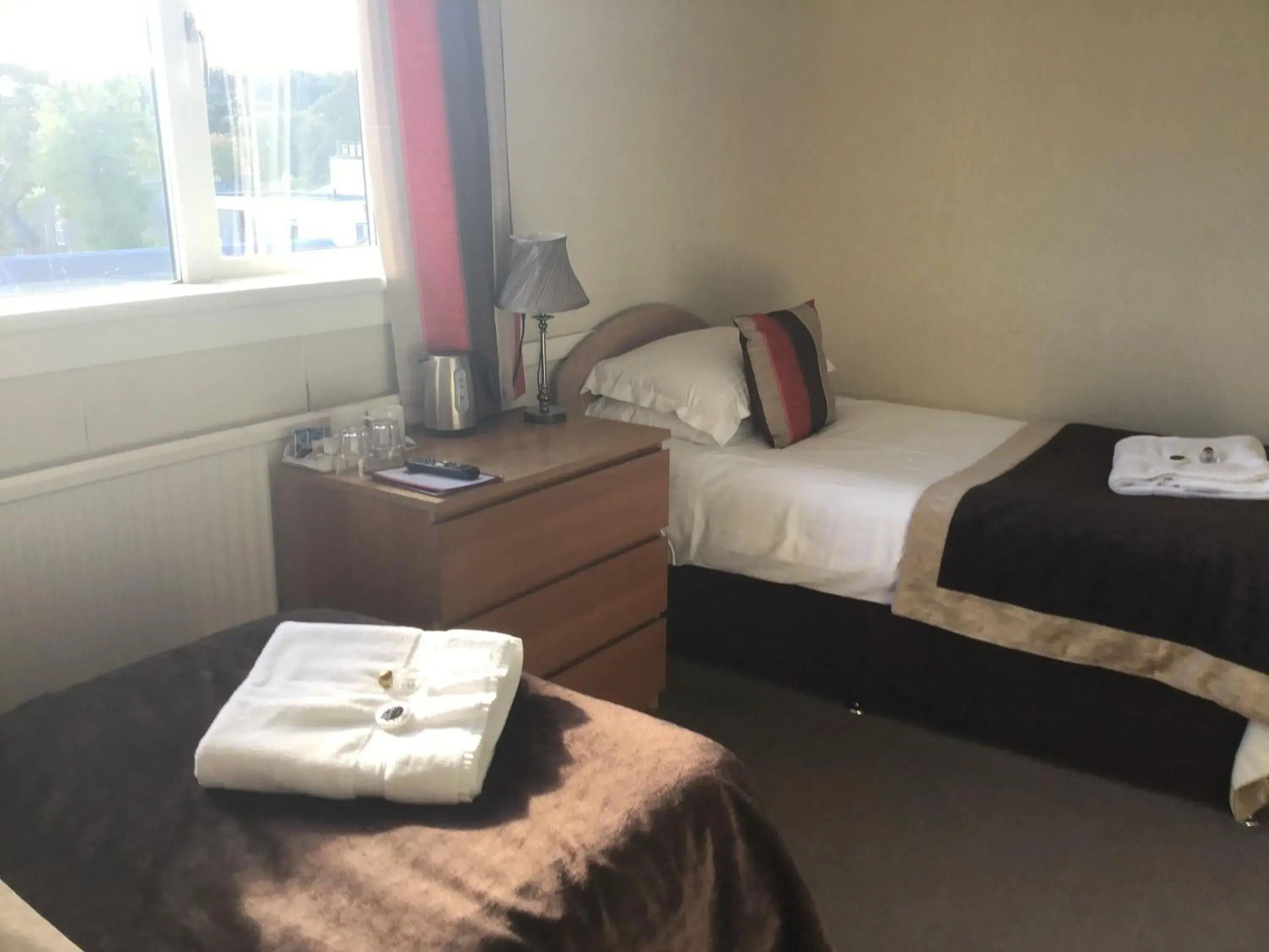 Twin Room with Shared Bathroom - single occupancy in Belvedere Guest House Twin Room with Shared Bathroom - single occupancy in Belvedere Guest House