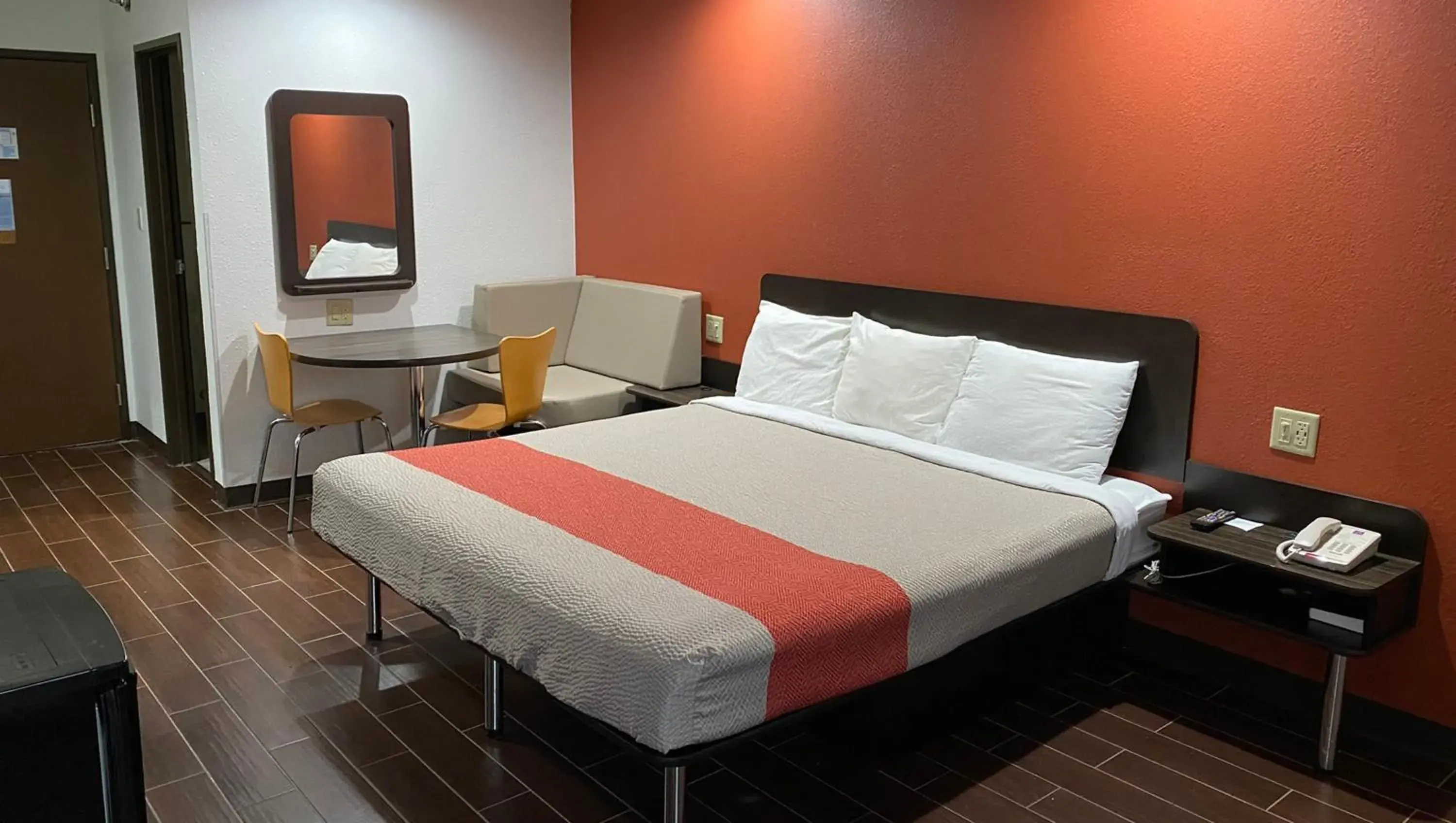 Deluxe King Room - Non-Smoking in Relax Inn Deluxe King Room - Non-Smoking in Relax Inn