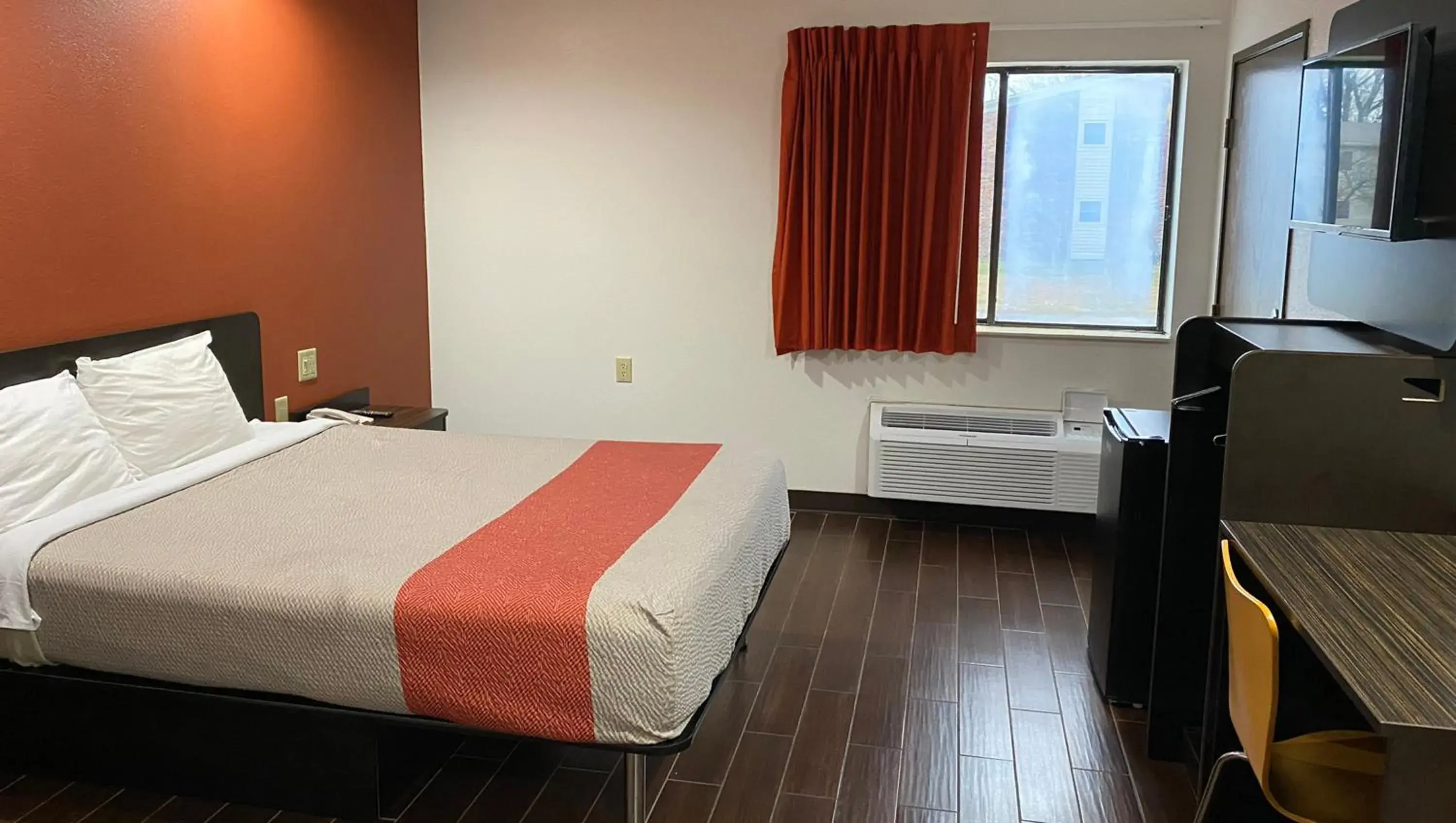 Queen Room - Disability Access - Non-Smoking in Relax Inn Queen Room - Disability Access - Non-Smoking in Relax Inn