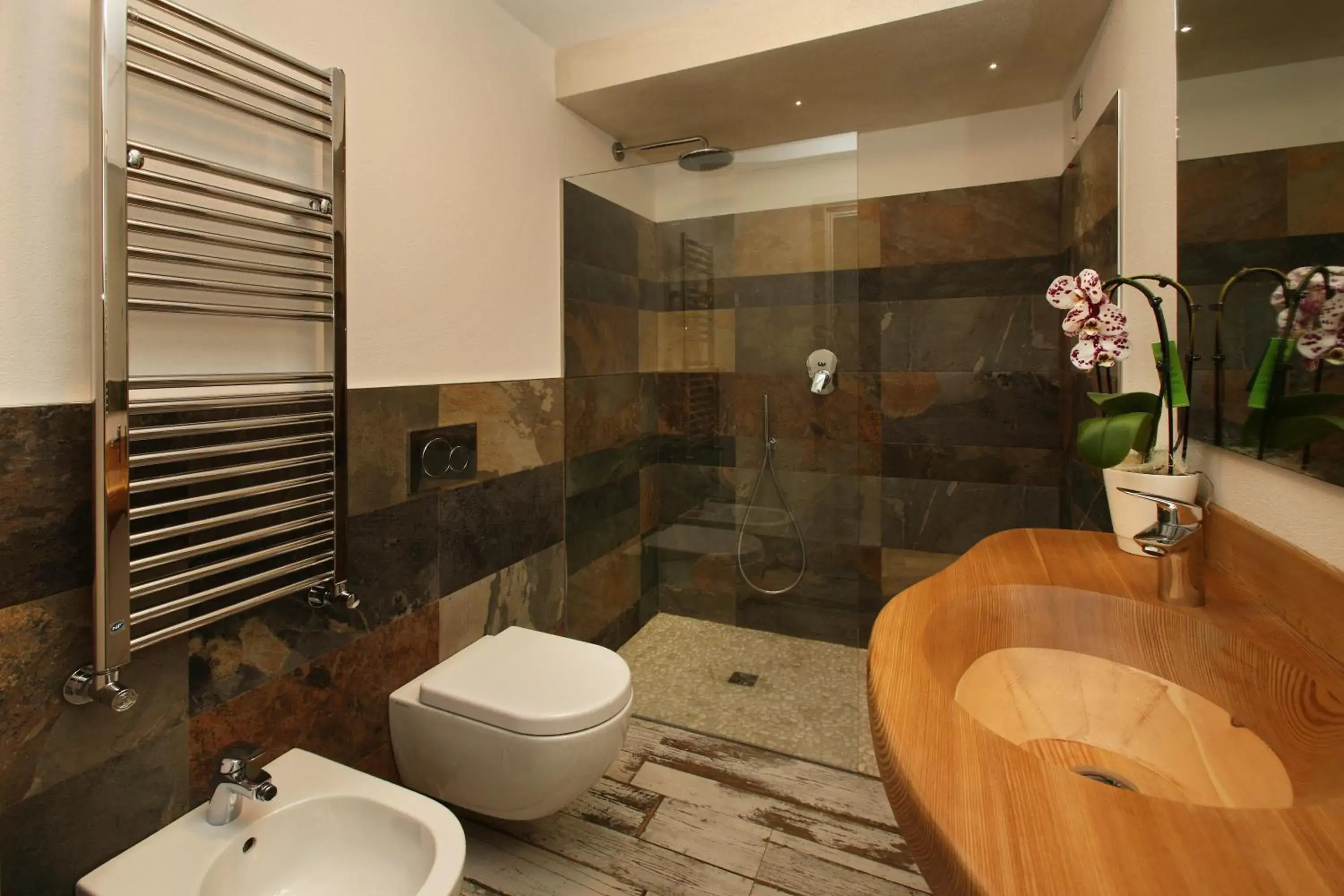 Deluxe Quadruple Room in Serendipity Hotel Deluxe Quadruple Room in Serendipity Hotel