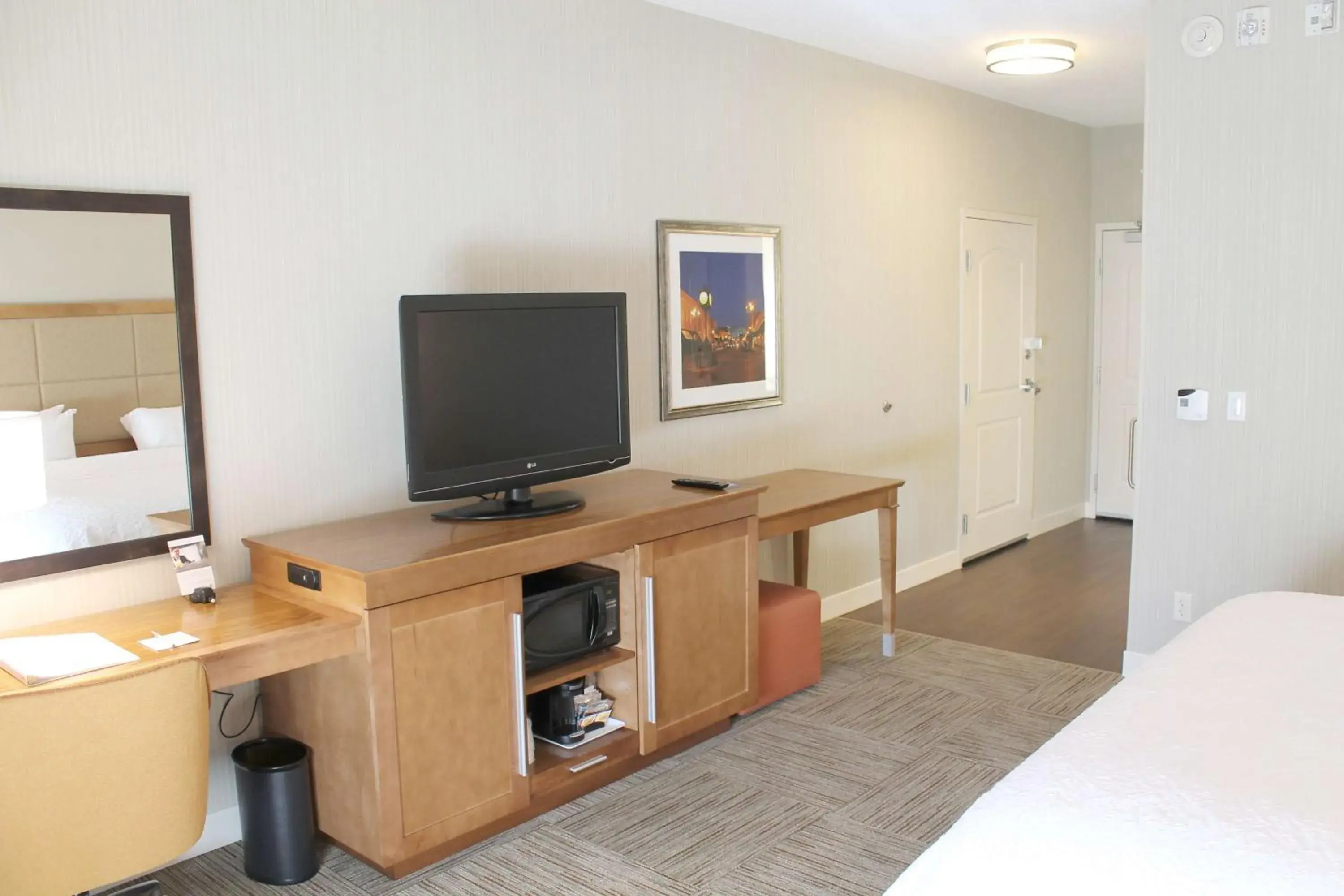 King Room with Sofa Bed - Hearing Accessible/Non-Smoking in Hampton Inn Cape Girardeau I-55 East, MO King Room with Sofa Bed - Hearing Accessible/Non-Smoking in Hampton Inn Cape Girardeau I-55 East, MO