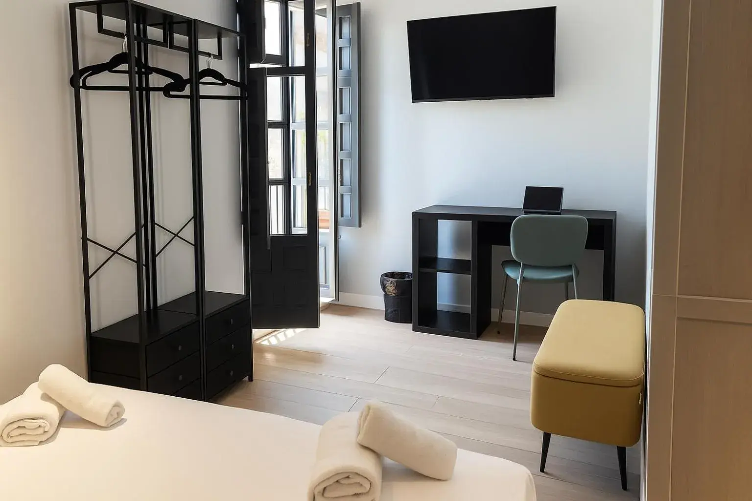 Family Room with Balcony in H Complutum Family Room with Balcony in H Complutum