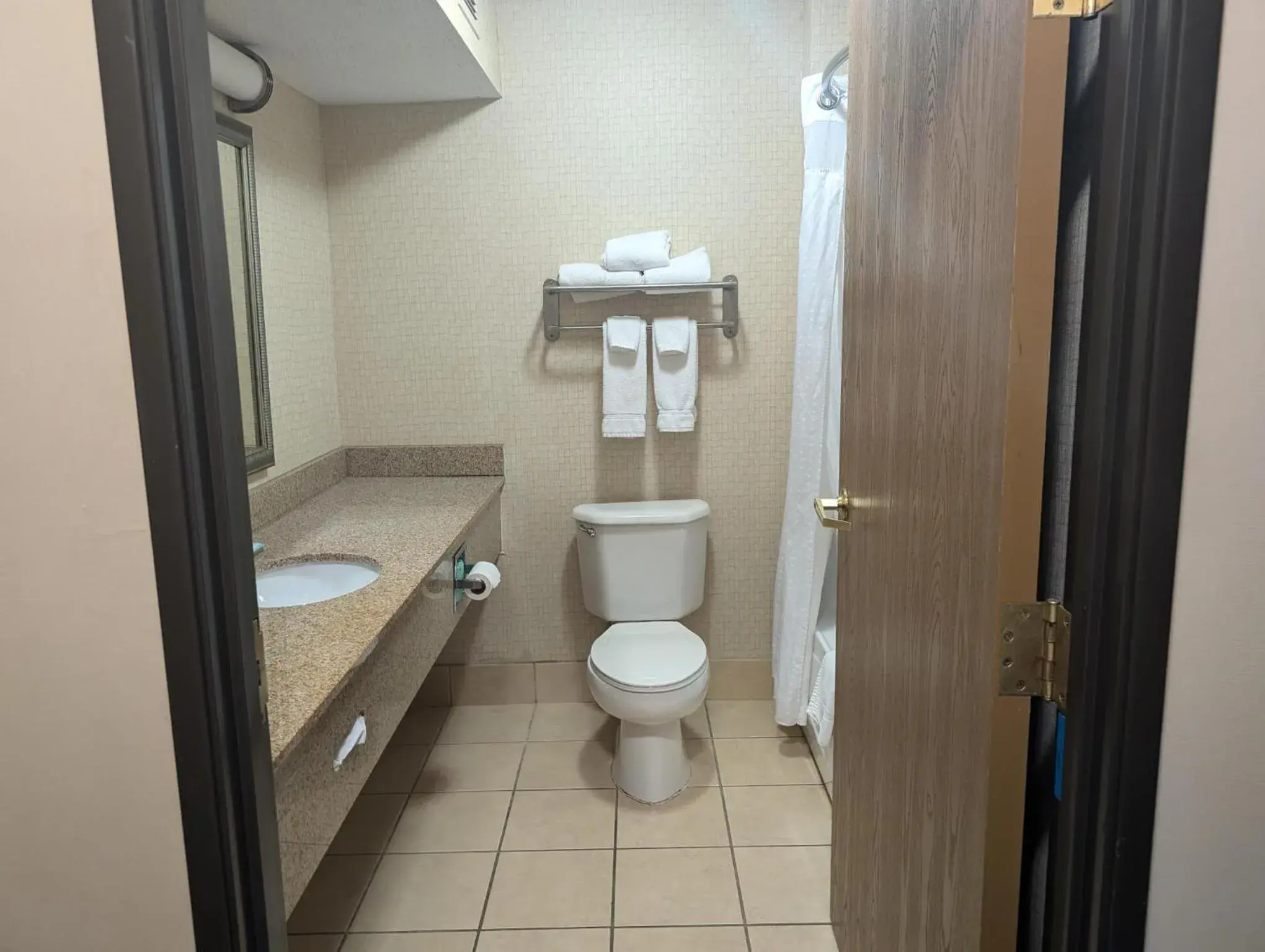 2 Queen Beds, Mobility Accessible Room, Bathtub w/ Grab bars, Non-Smoking in Wingate by Wyndham Ashland 2 Queen Beds, Mobility Accessible Room, Bathtub w/ Grab bars, Non-Smoking in Wingate by Wyndham Ashland