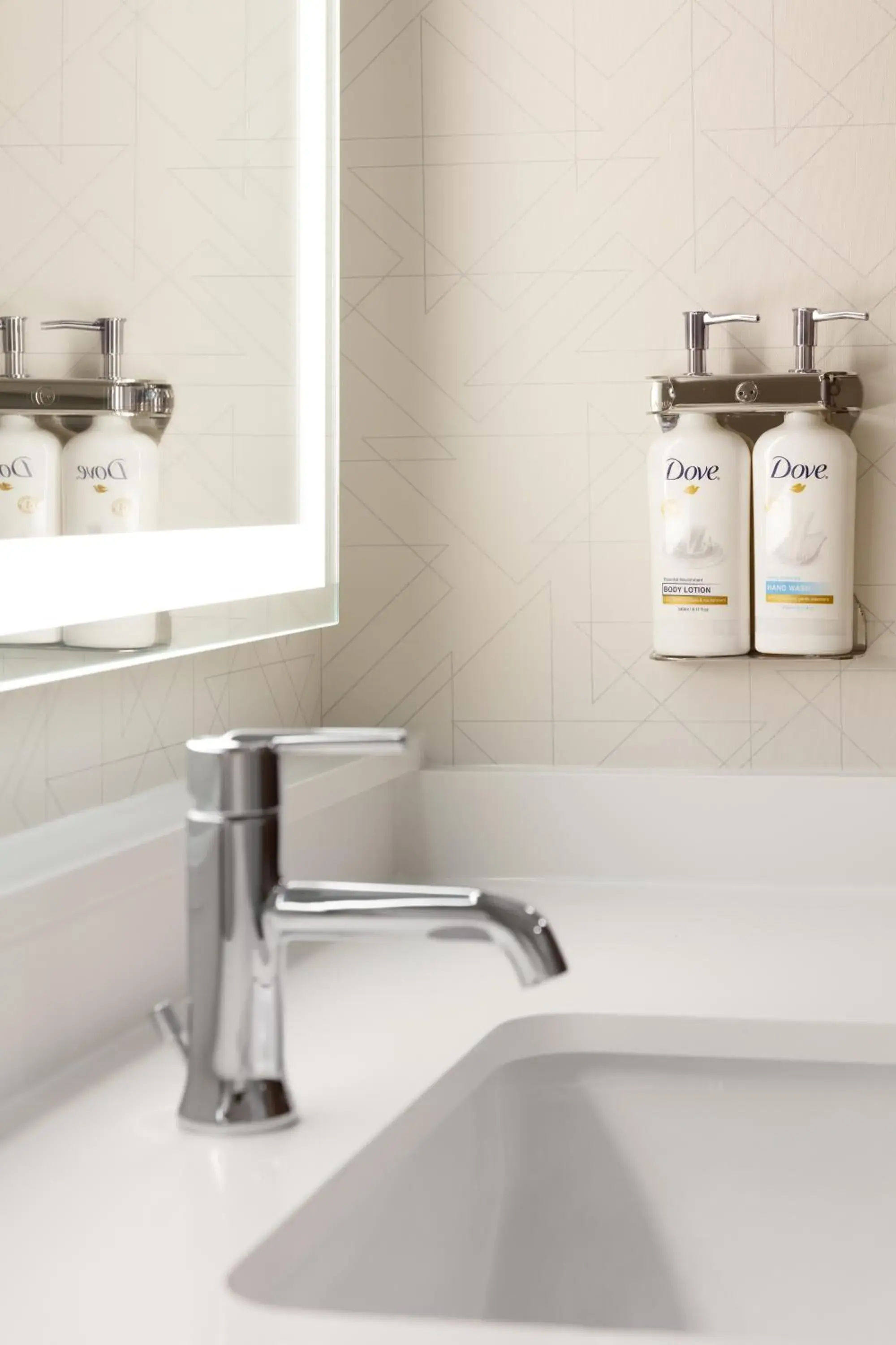 Standard Queen Room with Two Queen Beds and Roll-In Shower - Mobility Access in Holiday Inn Express & Suites Culpeper by IHG Standard Queen Room with Two Queen Beds and Roll-In Shower - Mobility Access in Holiday Inn Express & Suites Culpeper by IHG