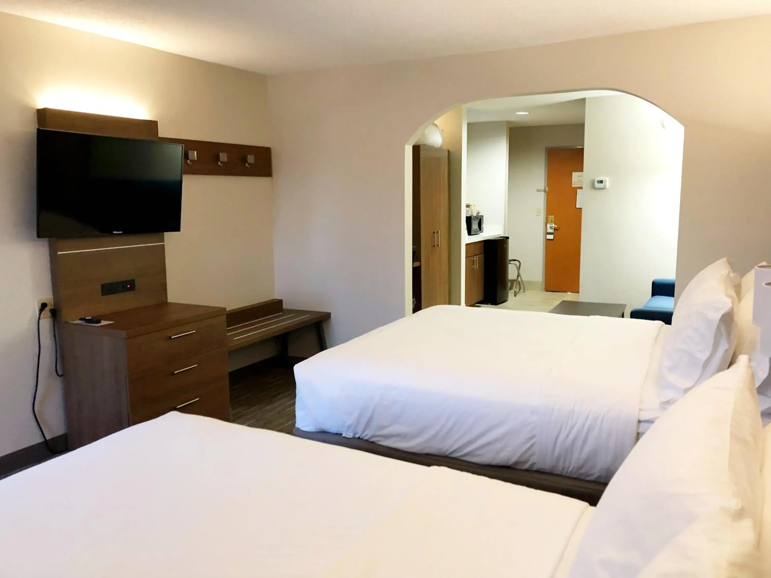 Suite with Two Beds - Non-Smoking in Holiday Inn Express & Suites Harrison by IHG Suite with Two Beds - Non-Smoking in Holiday Inn Express & Suites Harrison by IHG