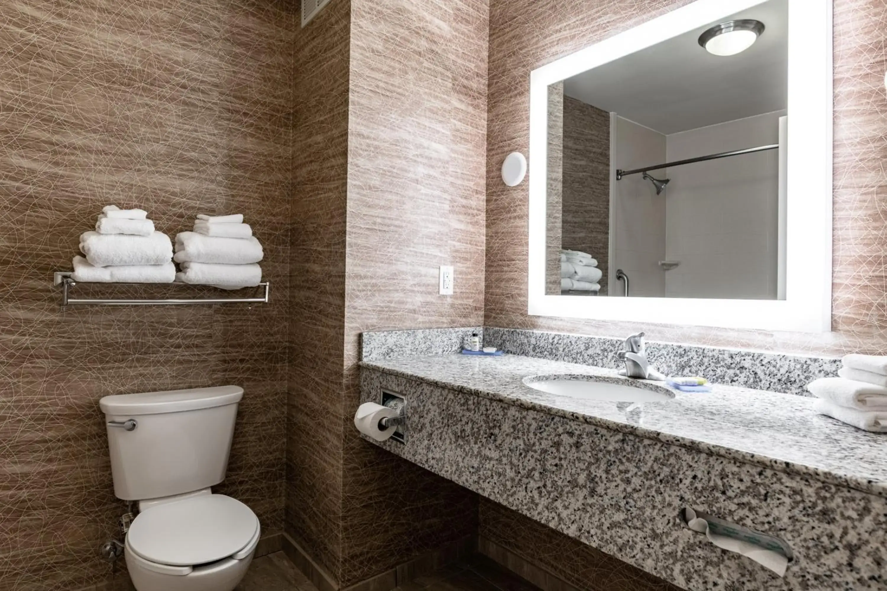 Standard Queen Room with Two Queen Beds in Holiday Inn Express & Suites Ironton by IHG Standard Queen Room with Two Queen Beds in Holiday Inn Express & Suites Ironton by IHG