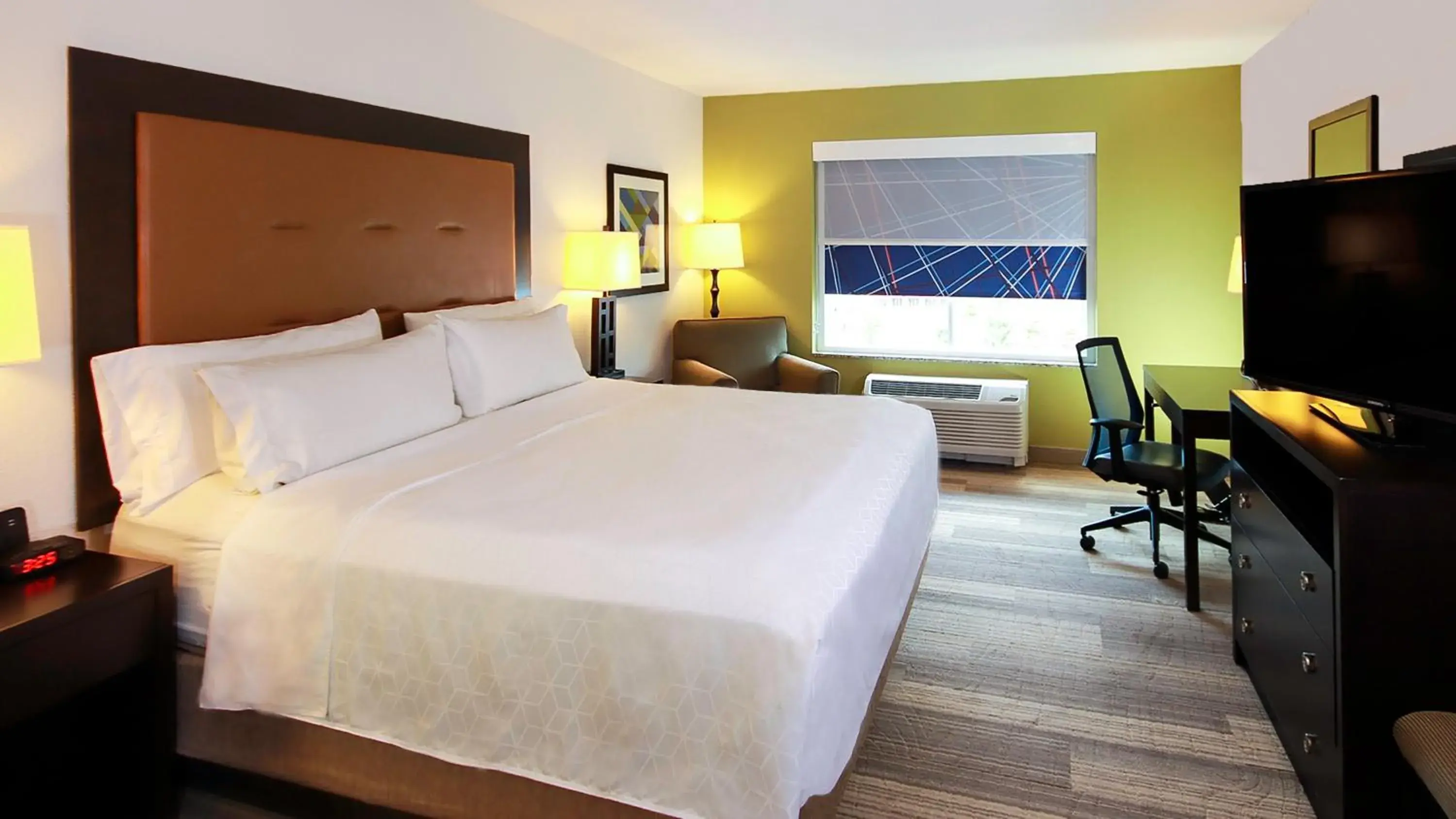 King Room - Communications Accessible in Holiday Inn Express & Suites Ironton by IHG King Room - Communications Accessible in Holiday Inn Express & Suites Ironton by IHG